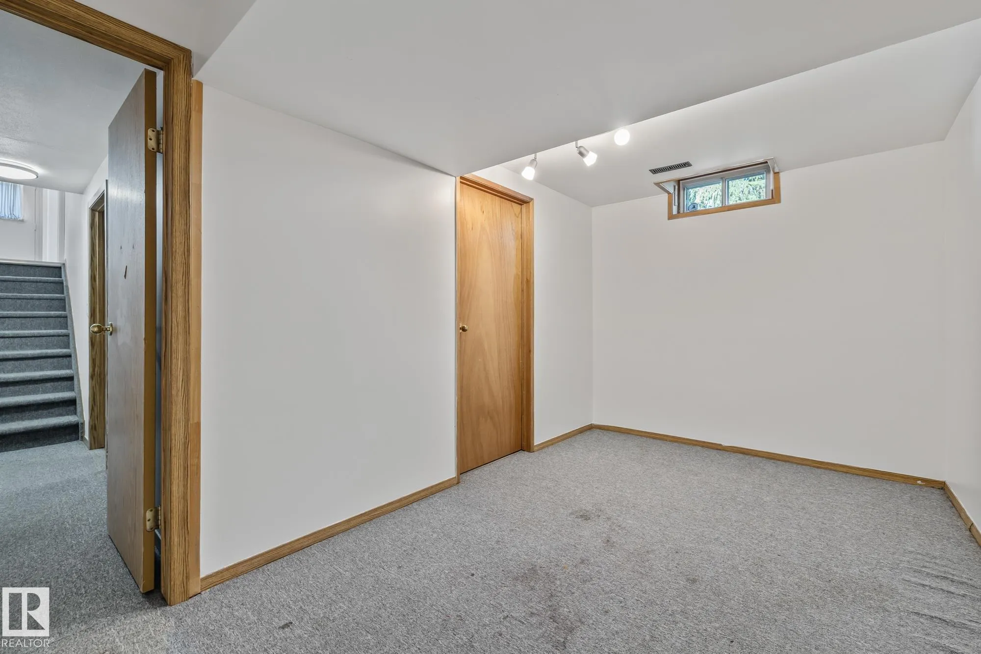32 BUTTERFIELD Crescent