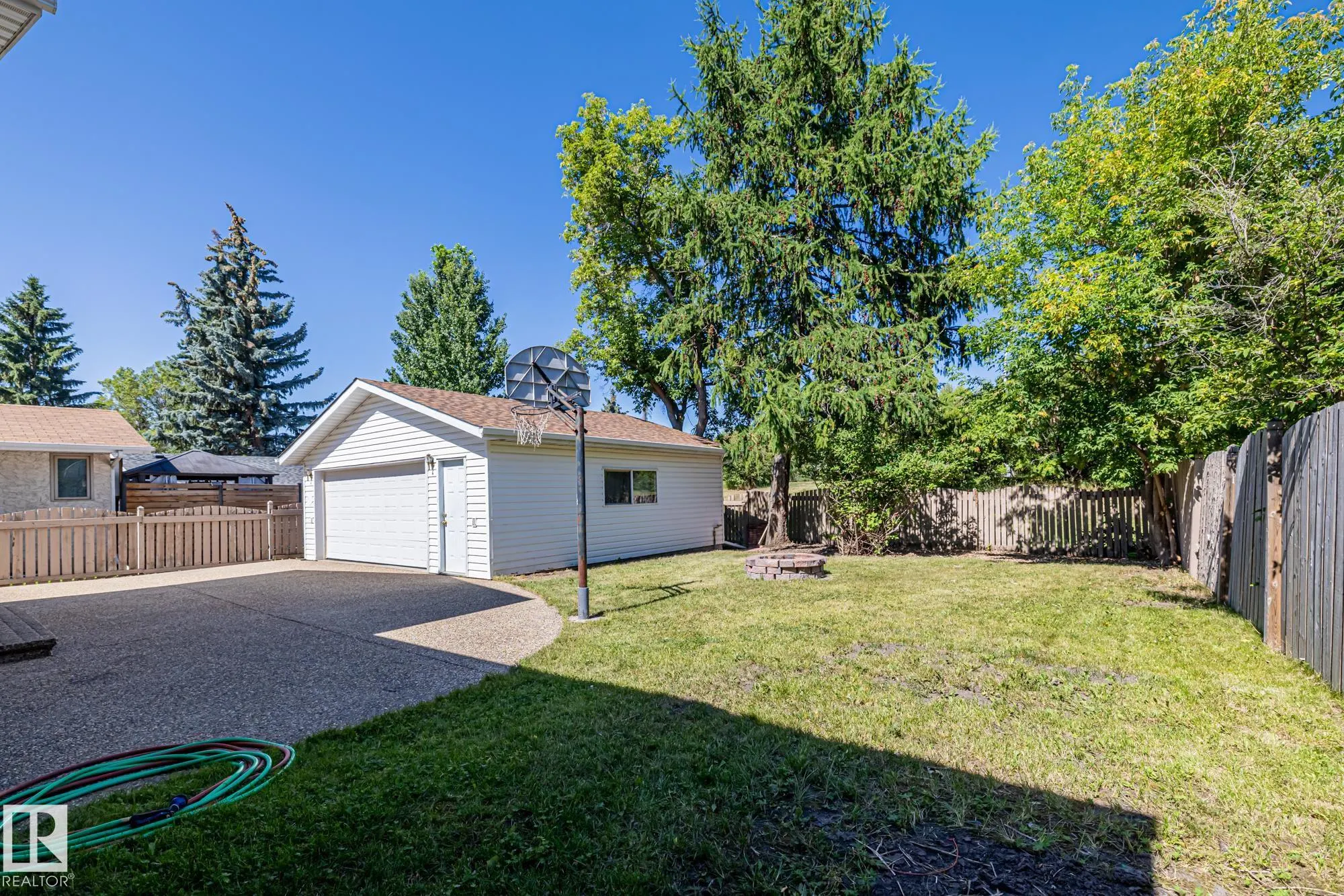 32 BUTTERFIELD Crescent