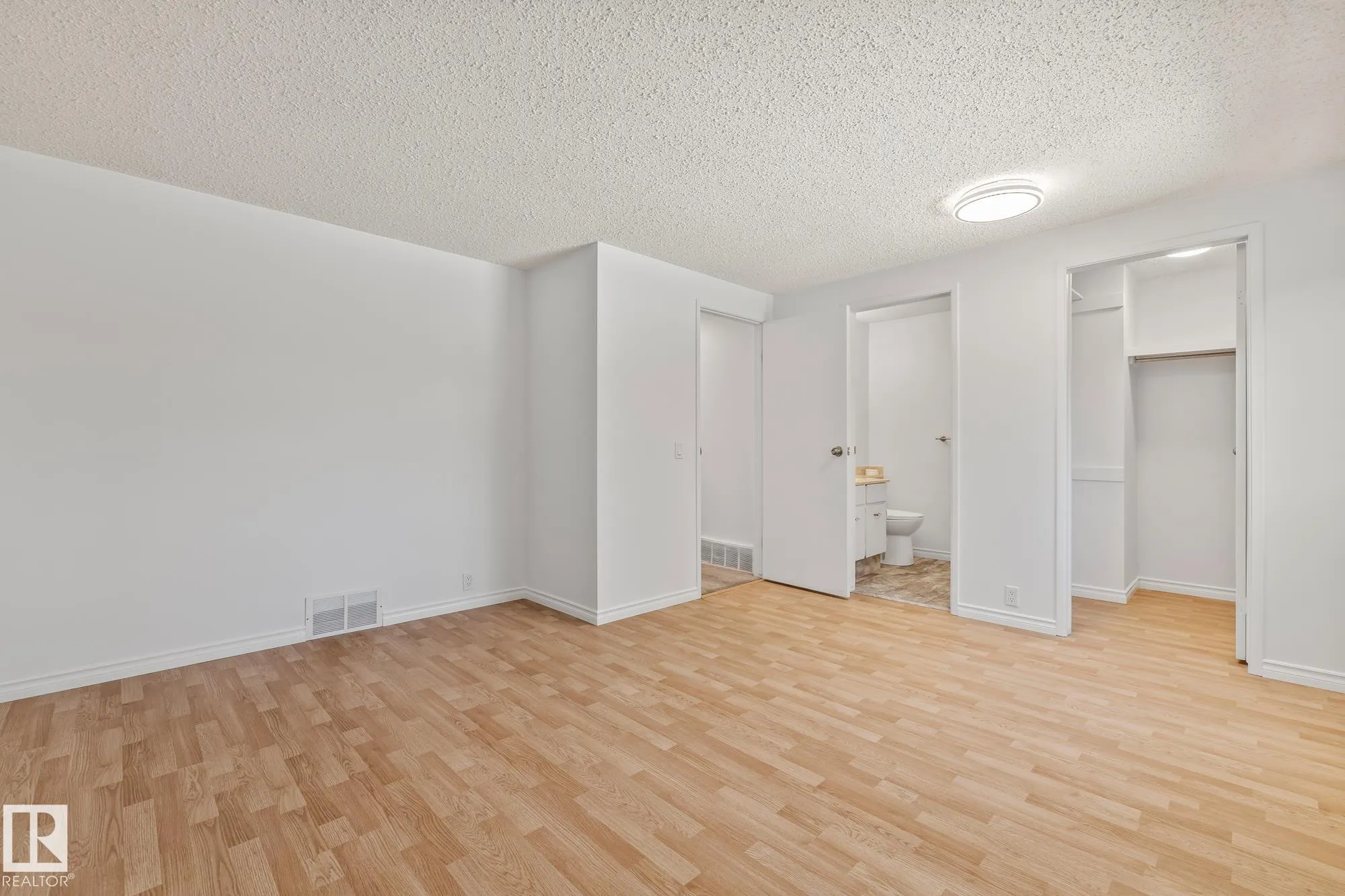 32 BUTTERFIELD Crescent