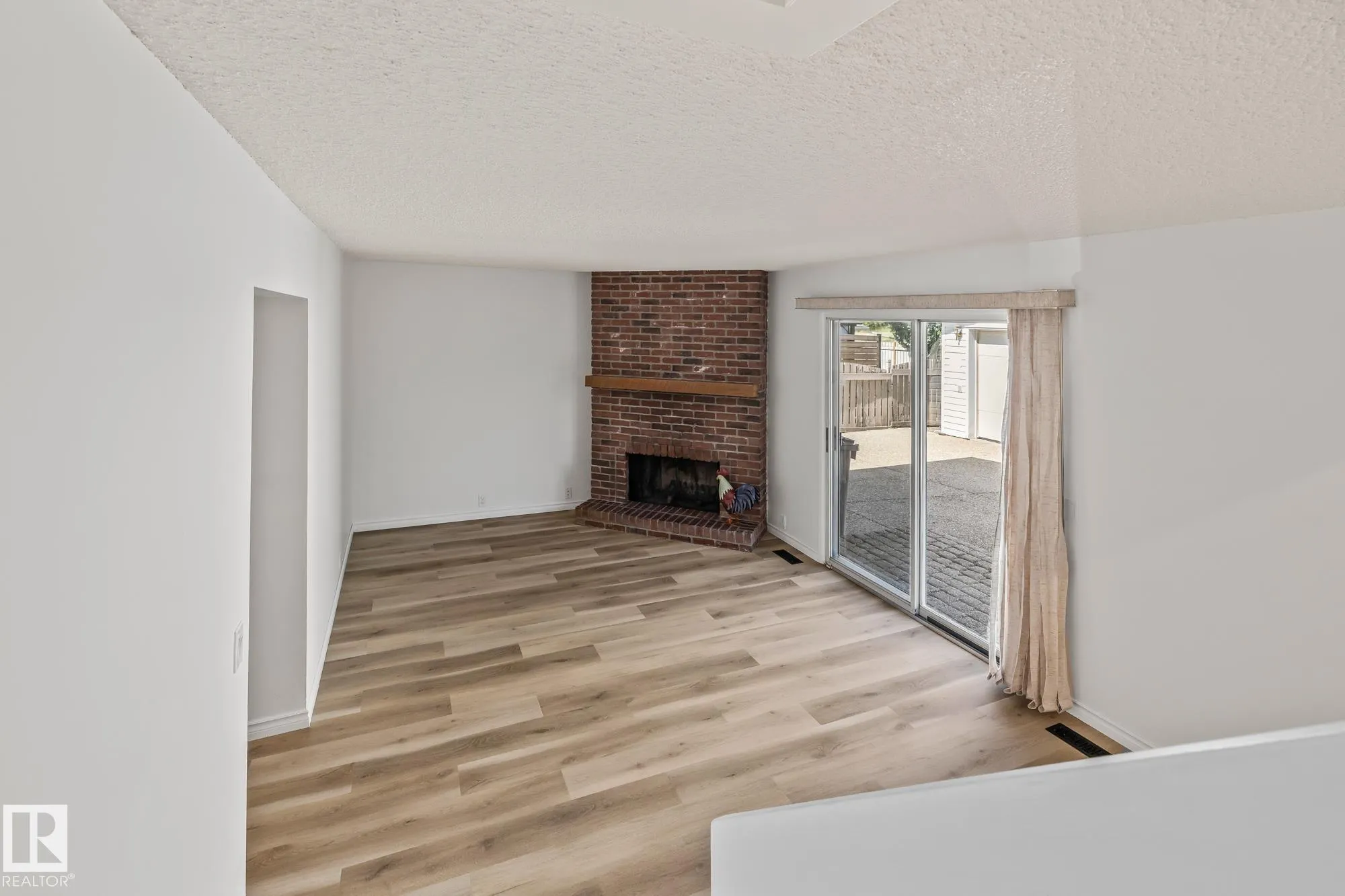 32 BUTTERFIELD Crescent