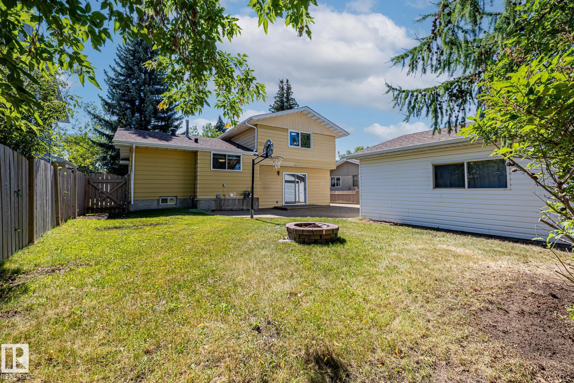 32 BUTTERFIELD Crescent