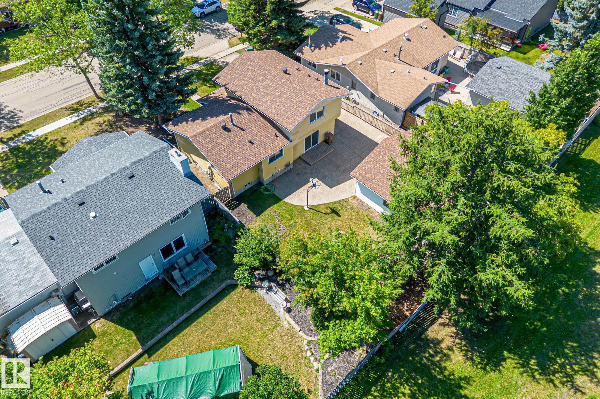 32 BUTTERFIELD Crescent