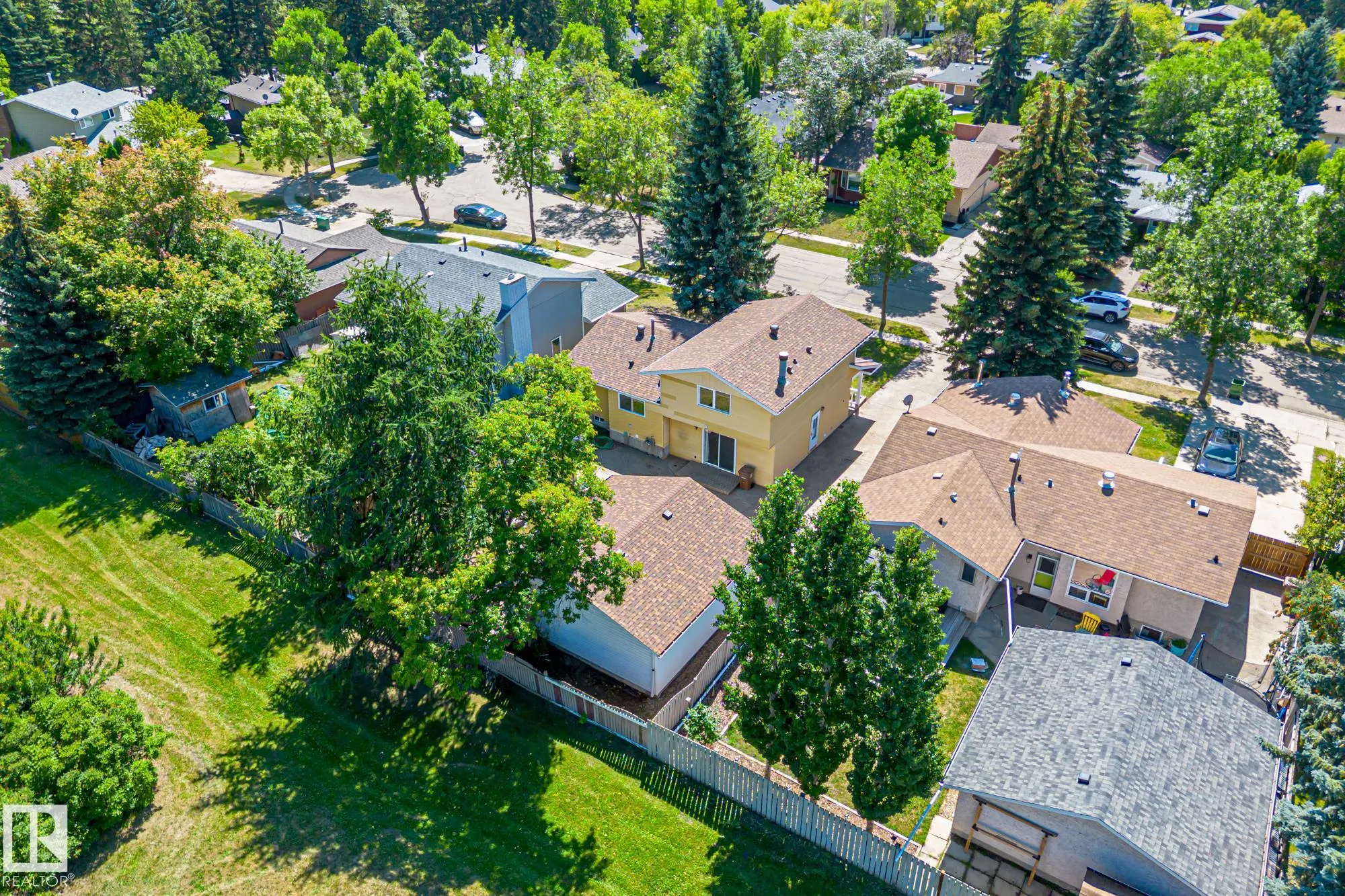 32 BUTTERFIELD Crescent