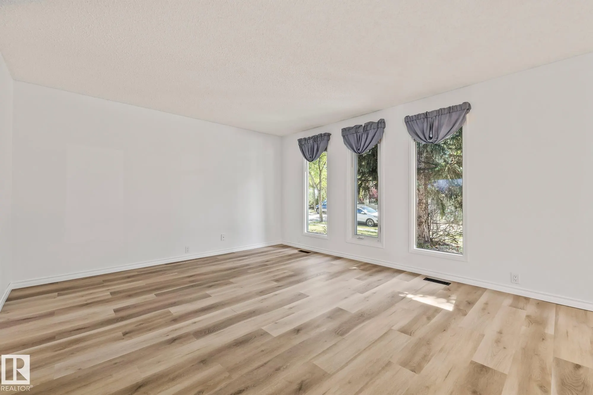 32 BUTTERFIELD Crescent