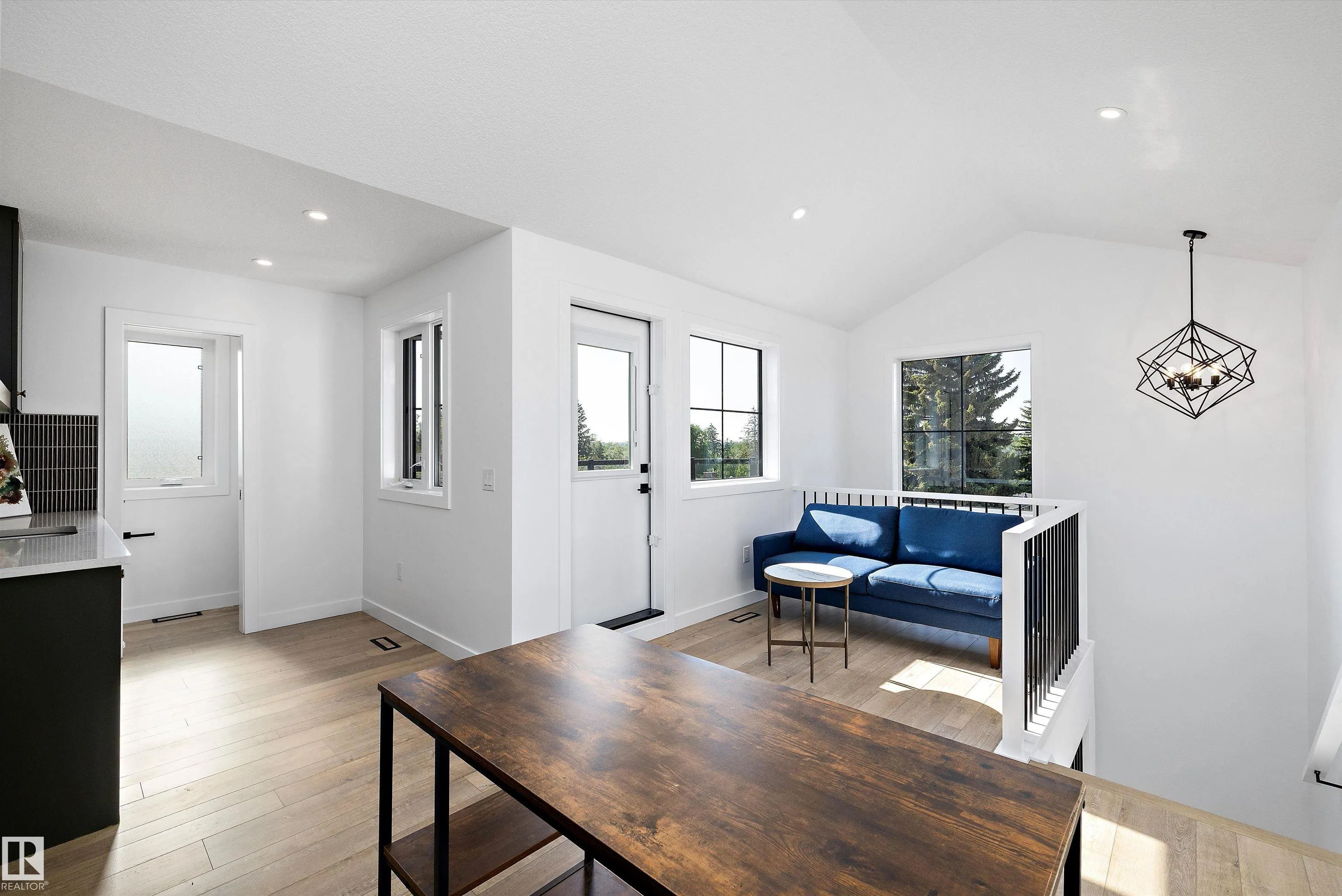7505 Rowland Road