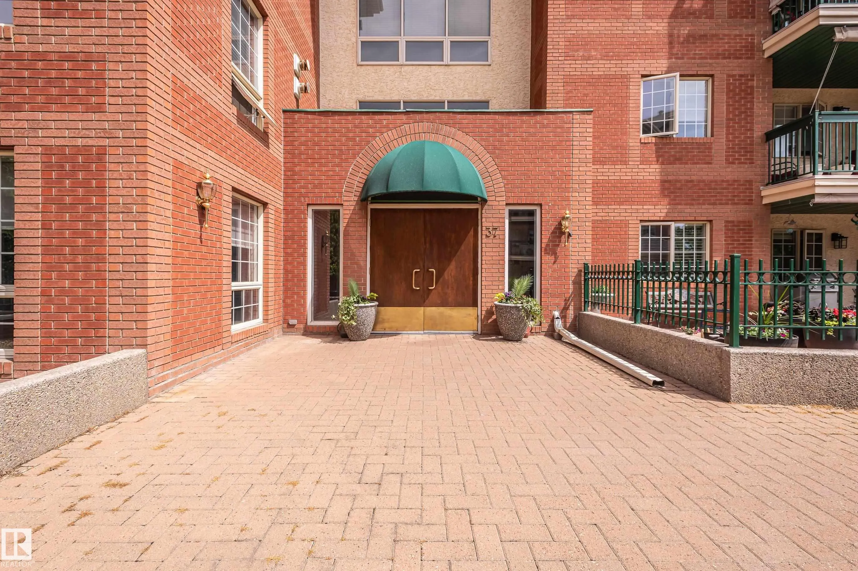 37 SIR WINSTON CHURCHILL Avenue