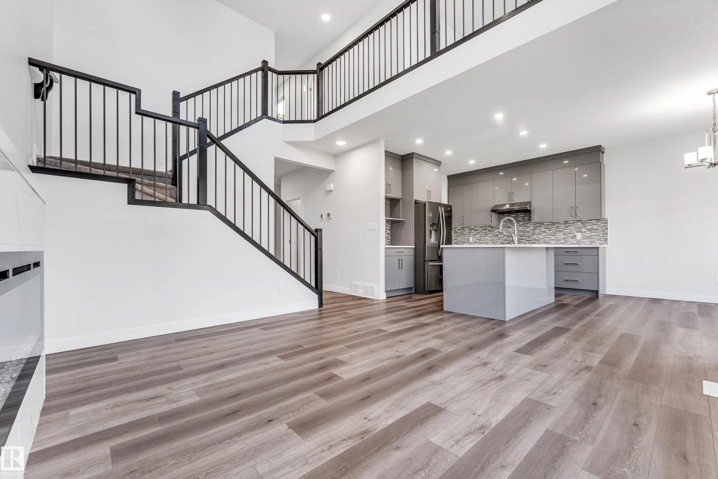 327 ROBERTS Wynd