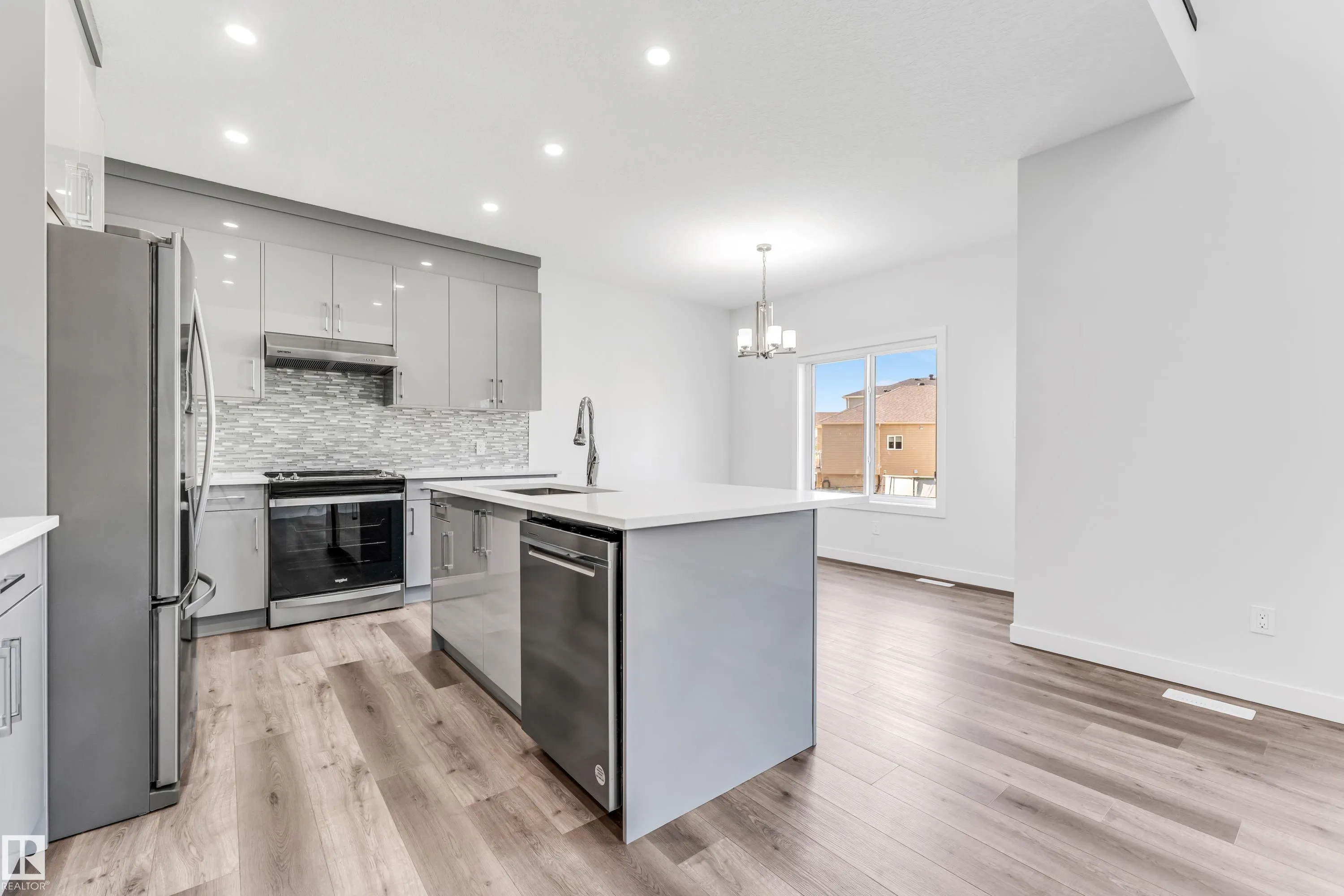 327 ROBERTS Wynd