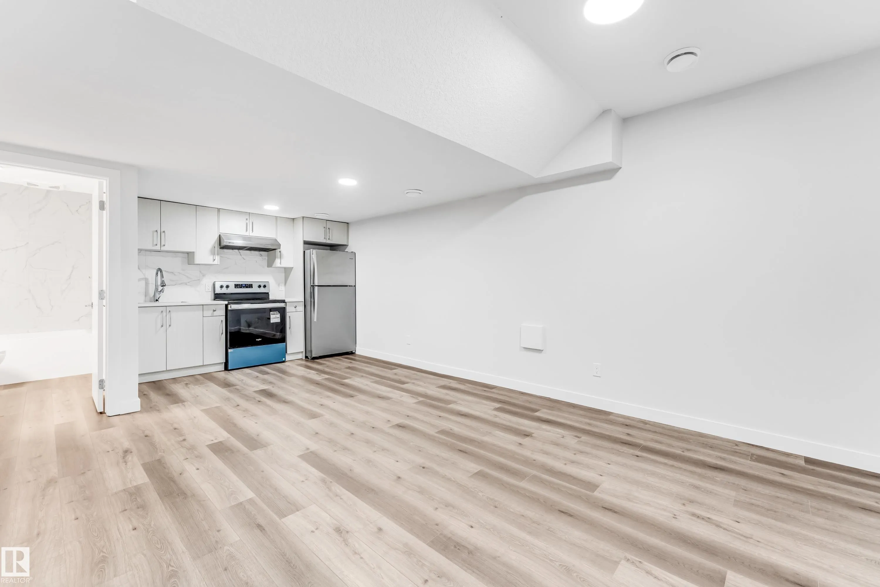 327 ROBERTS Wynd