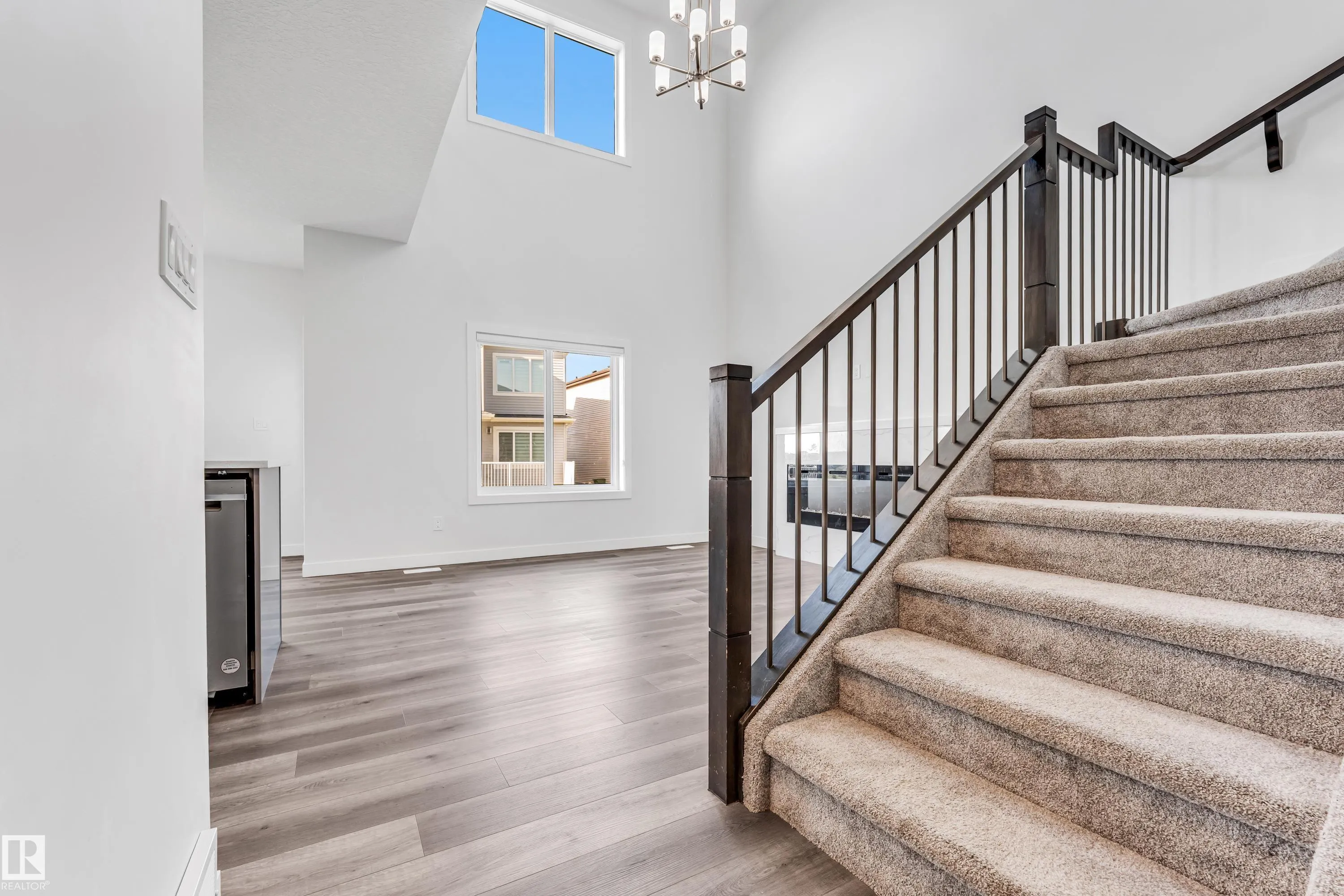 327 ROBERTS Wynd