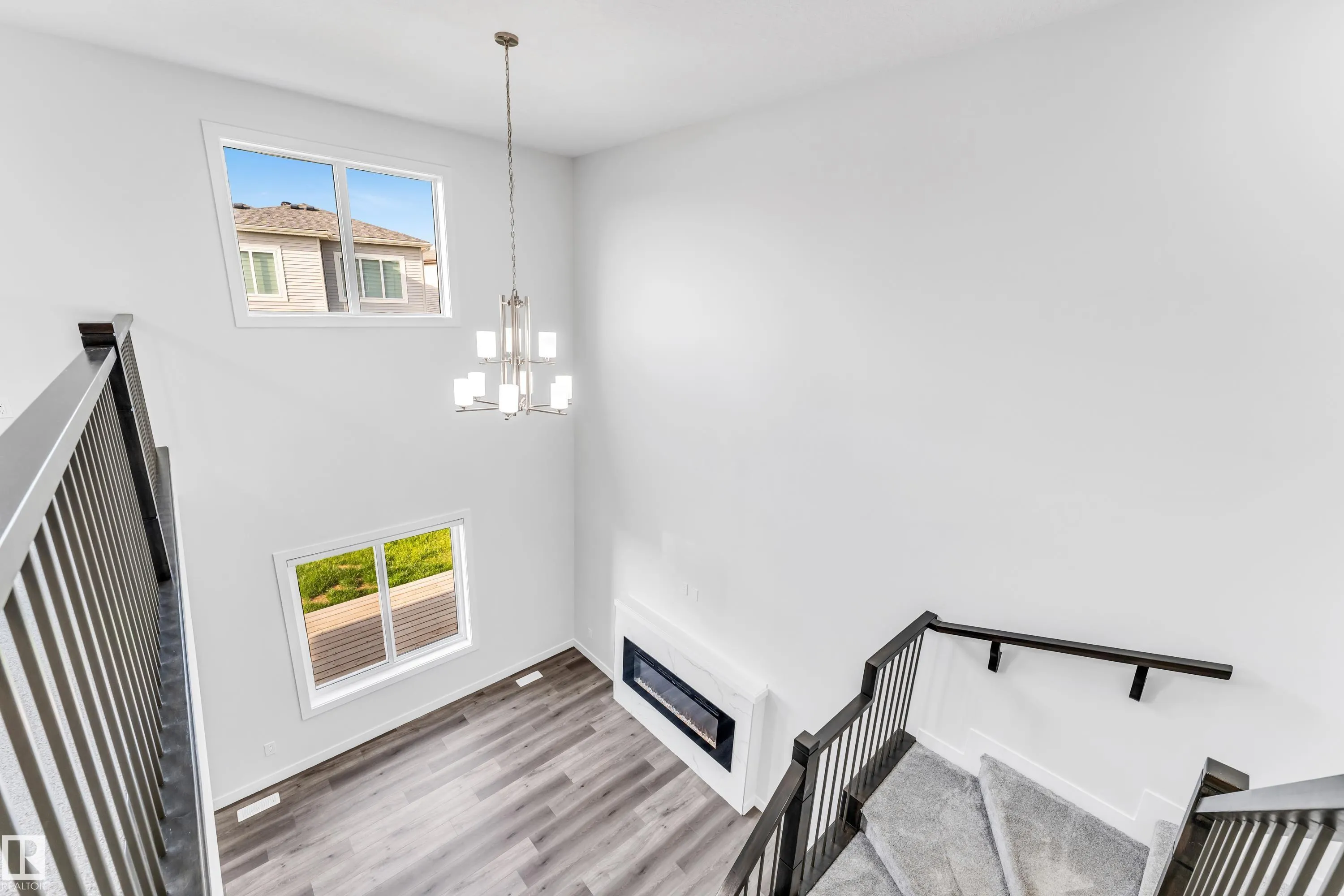 327 ROBERTS Wynd