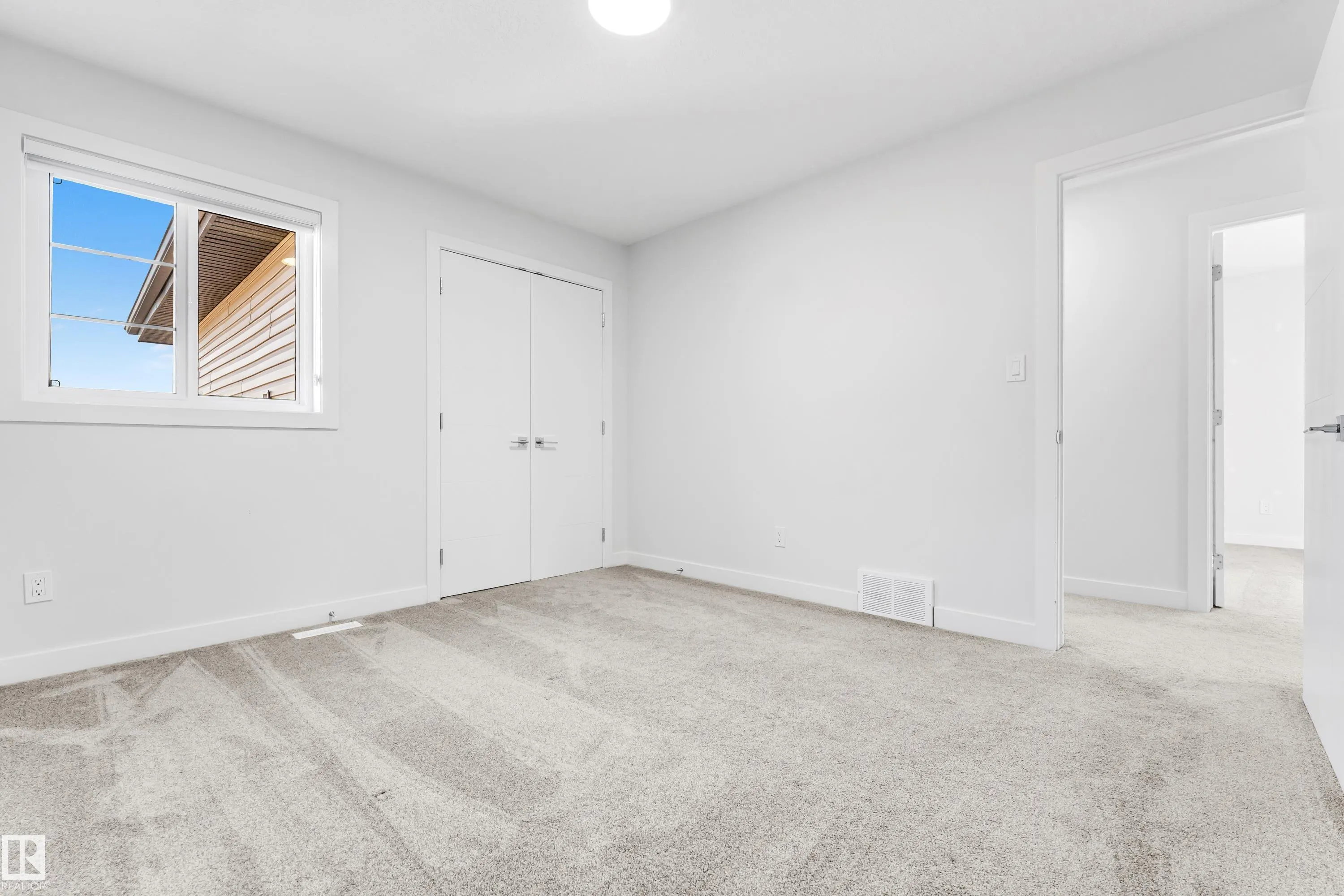 327 ROBERTS Wynd