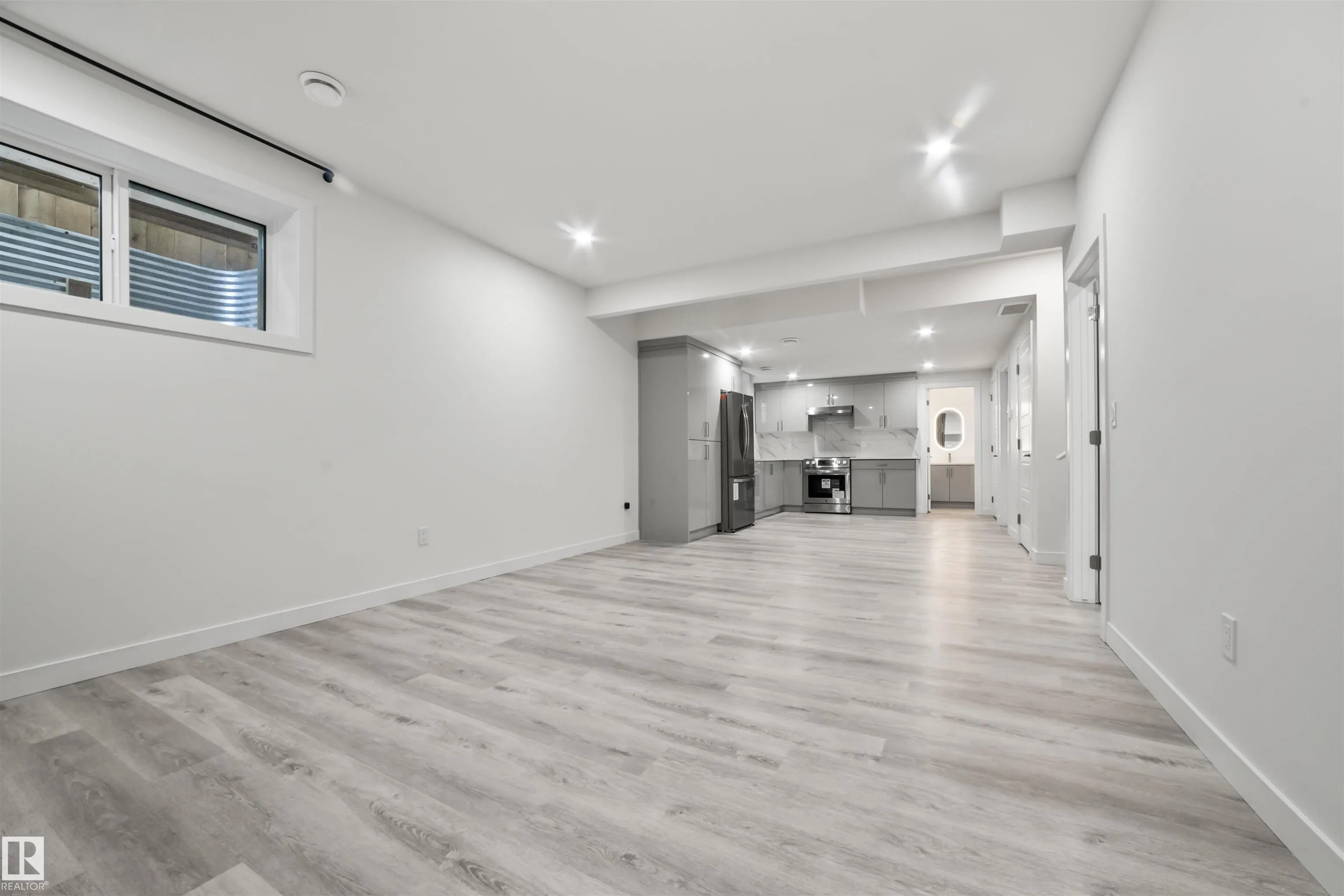 447 ROBERTS Crescent