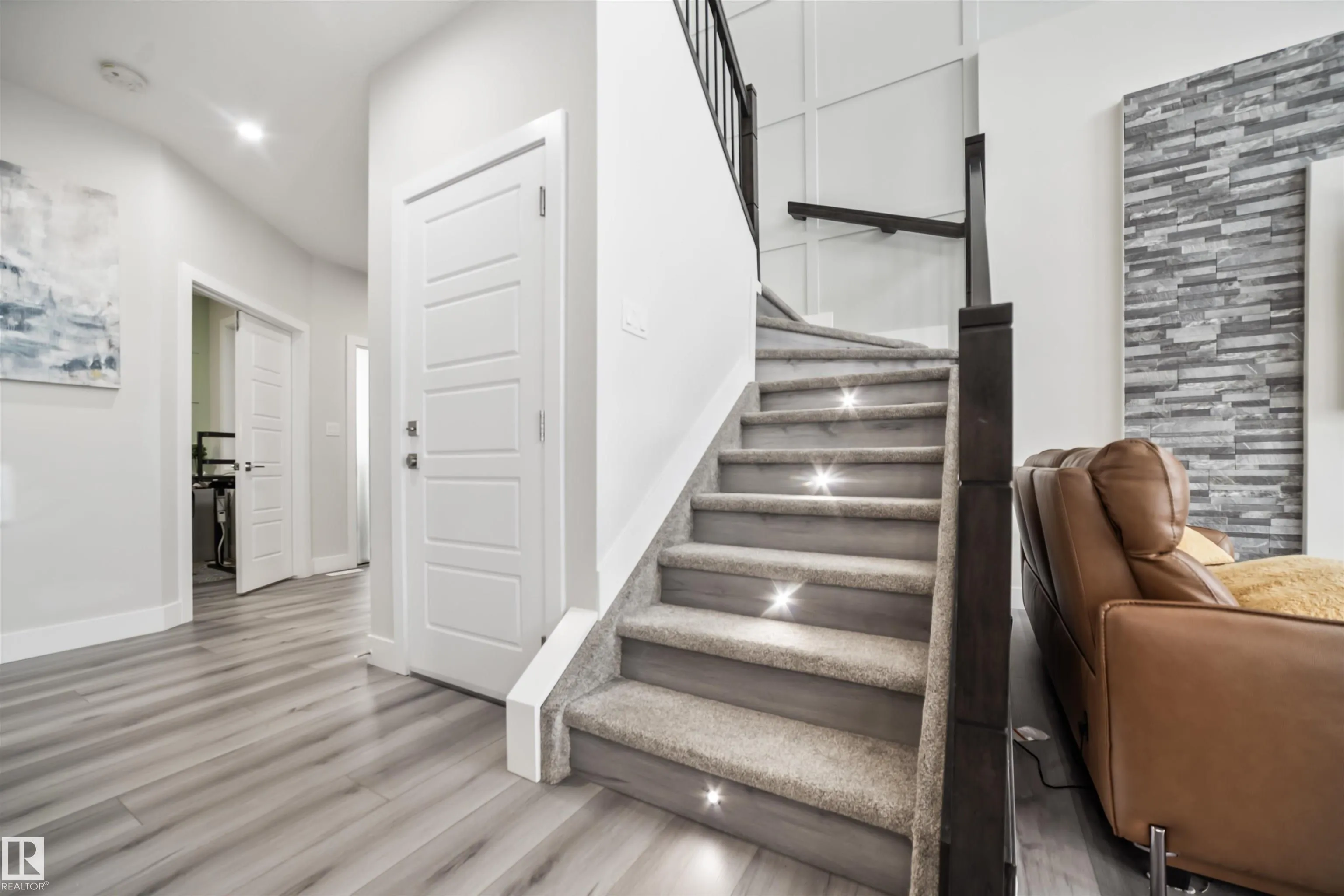 447 ROBERTS Crescent