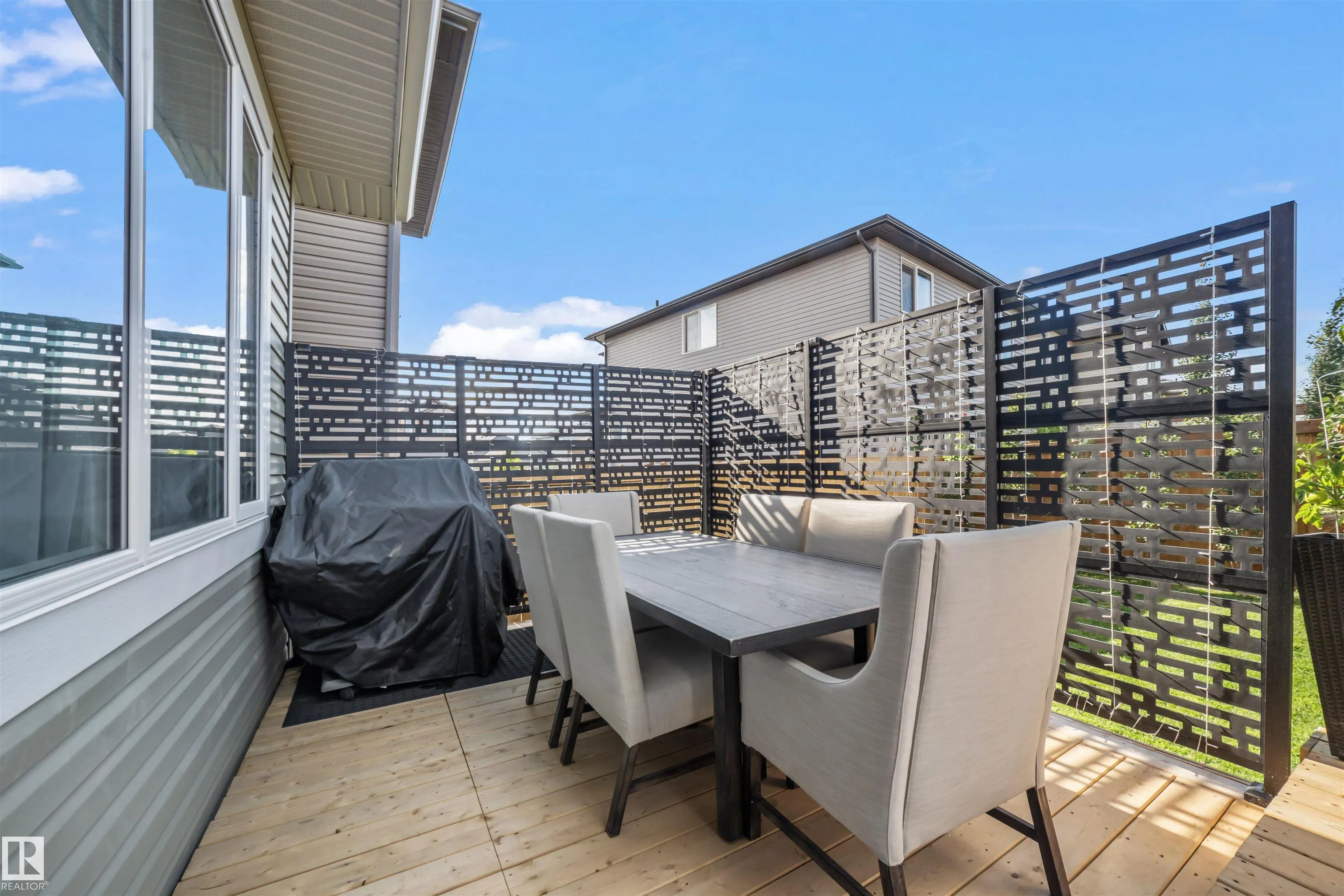 447 ROBERTS Crescent
