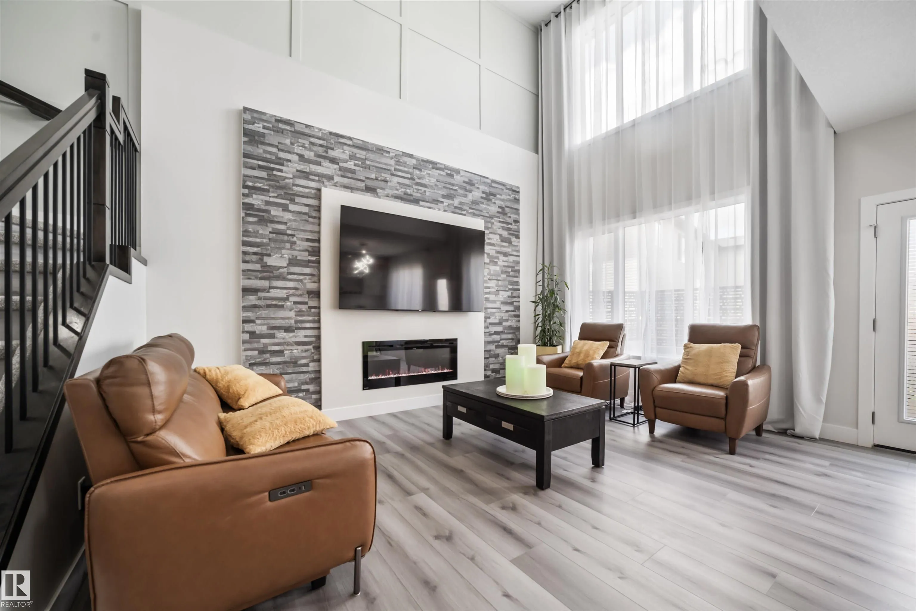 447 ROBERTS Crescent