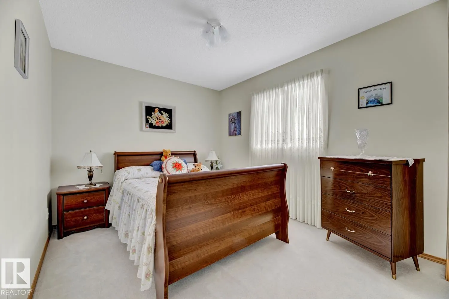 269 HAWKVIEW Crest