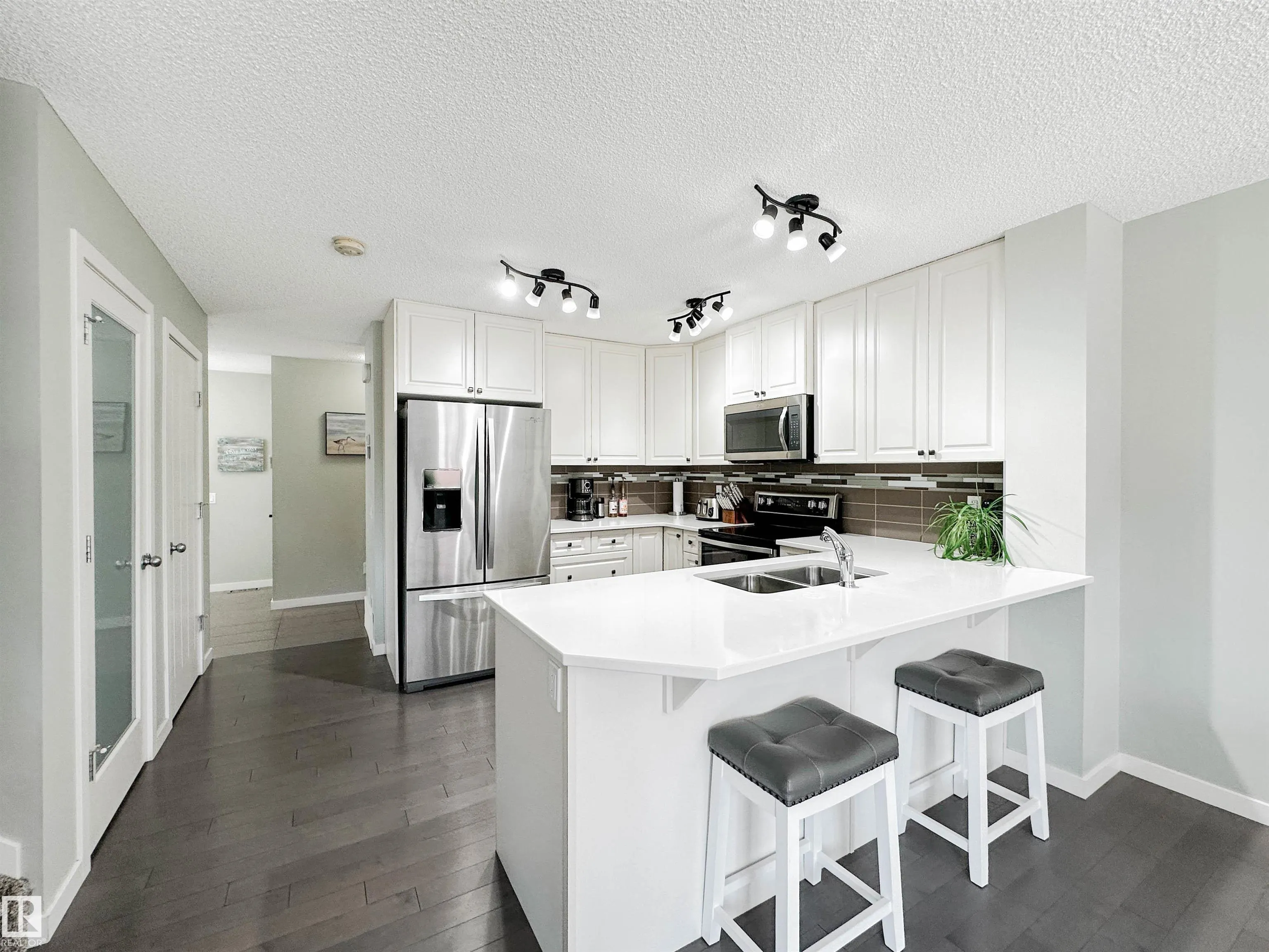25 JAMES Crescent