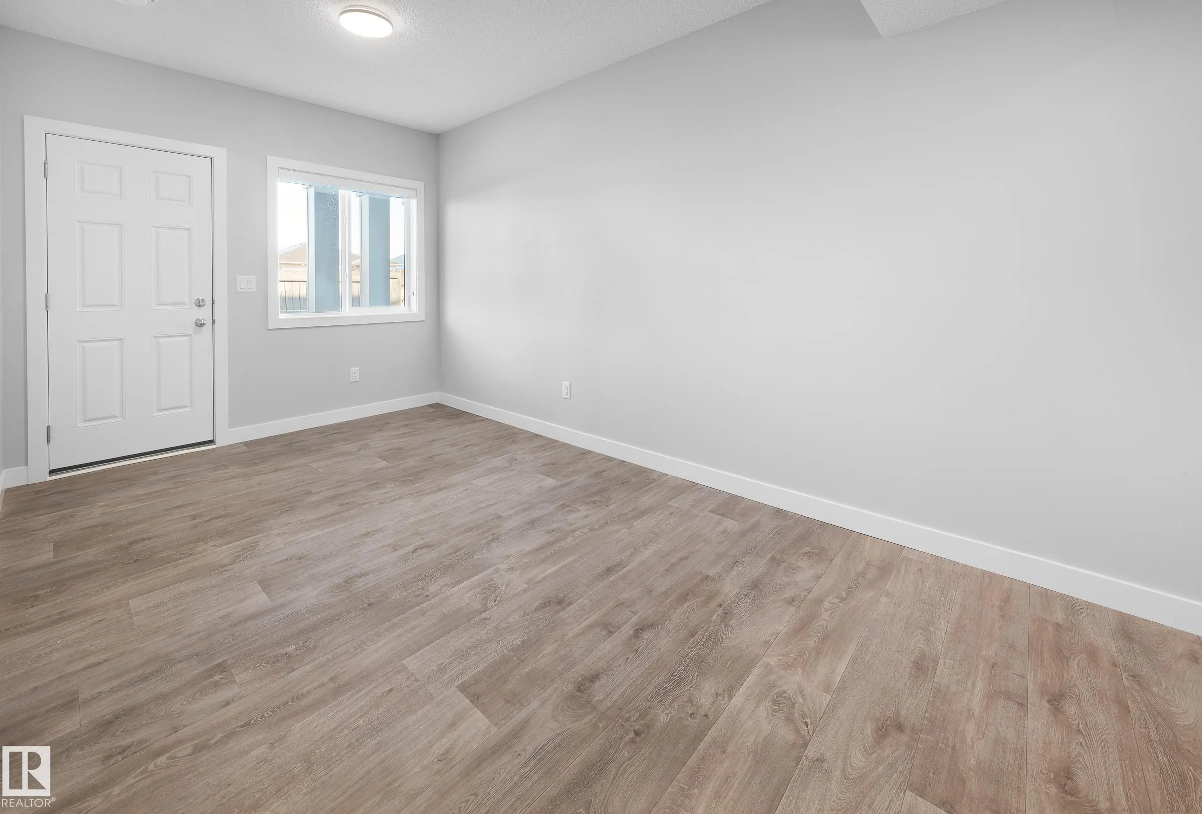 752 Berg Loop