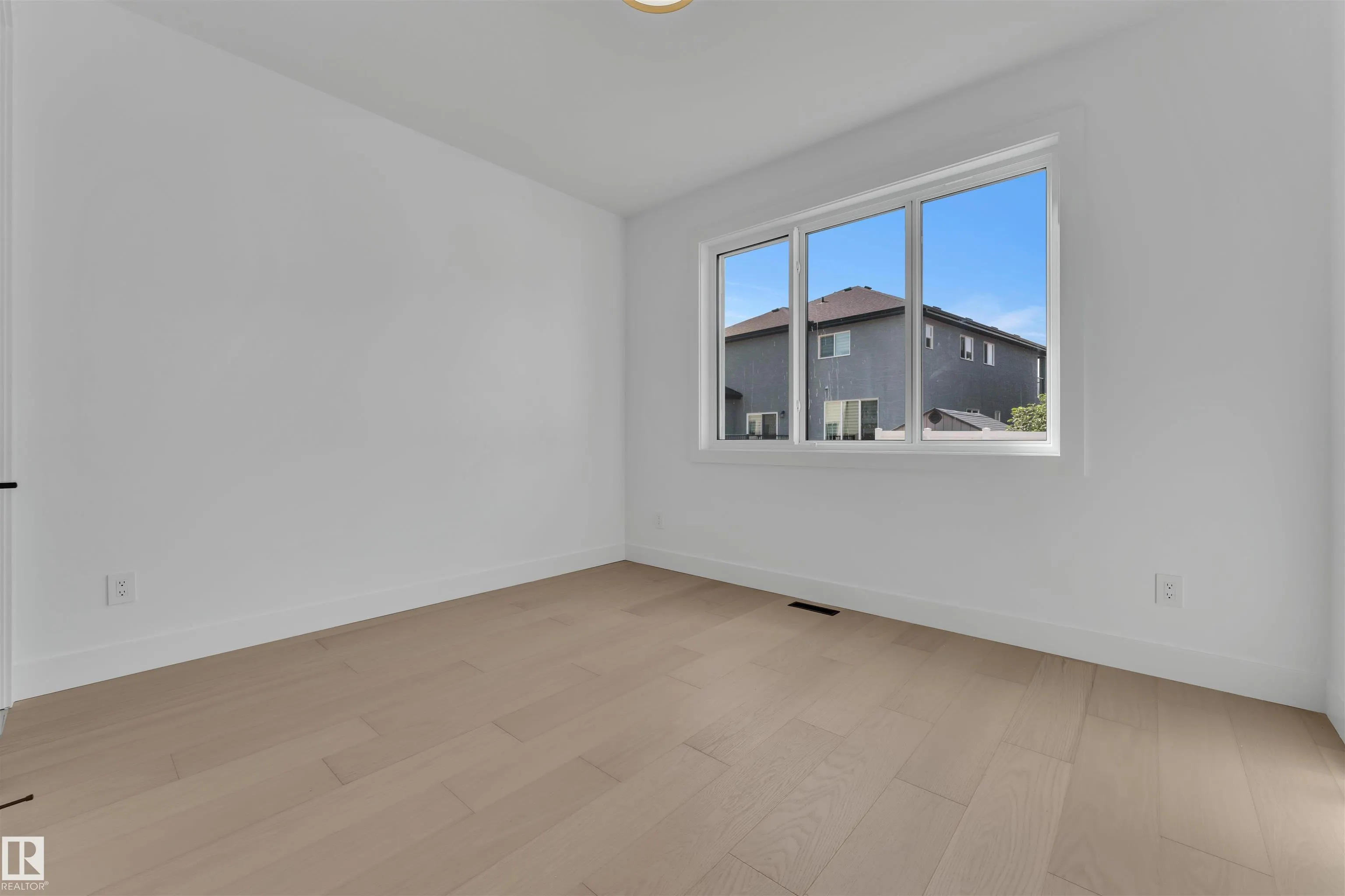 619 FRASER VISTA Vista