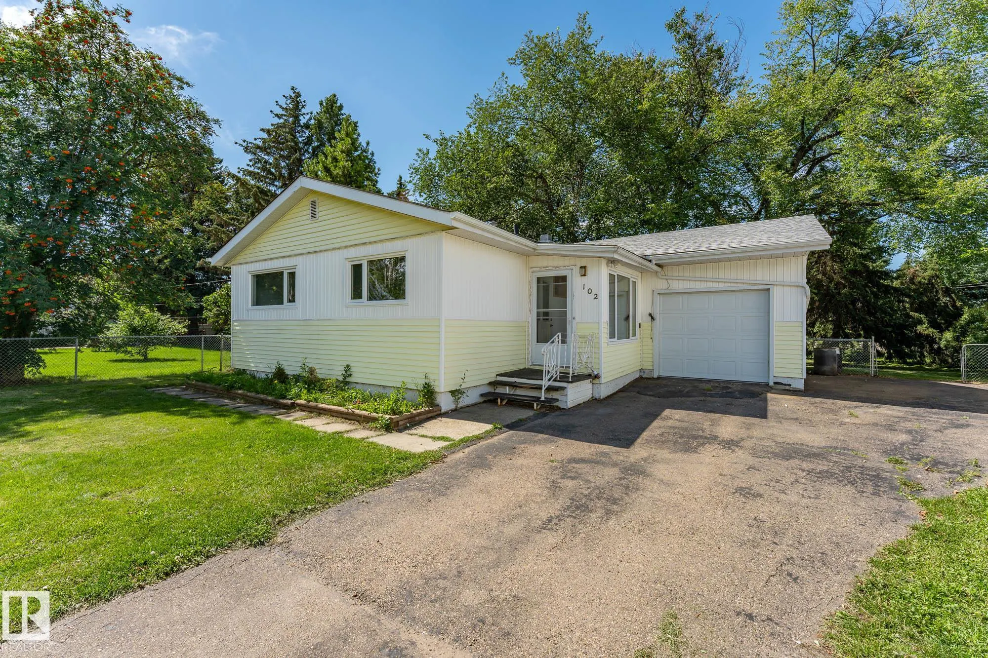 102 MAPLE Court