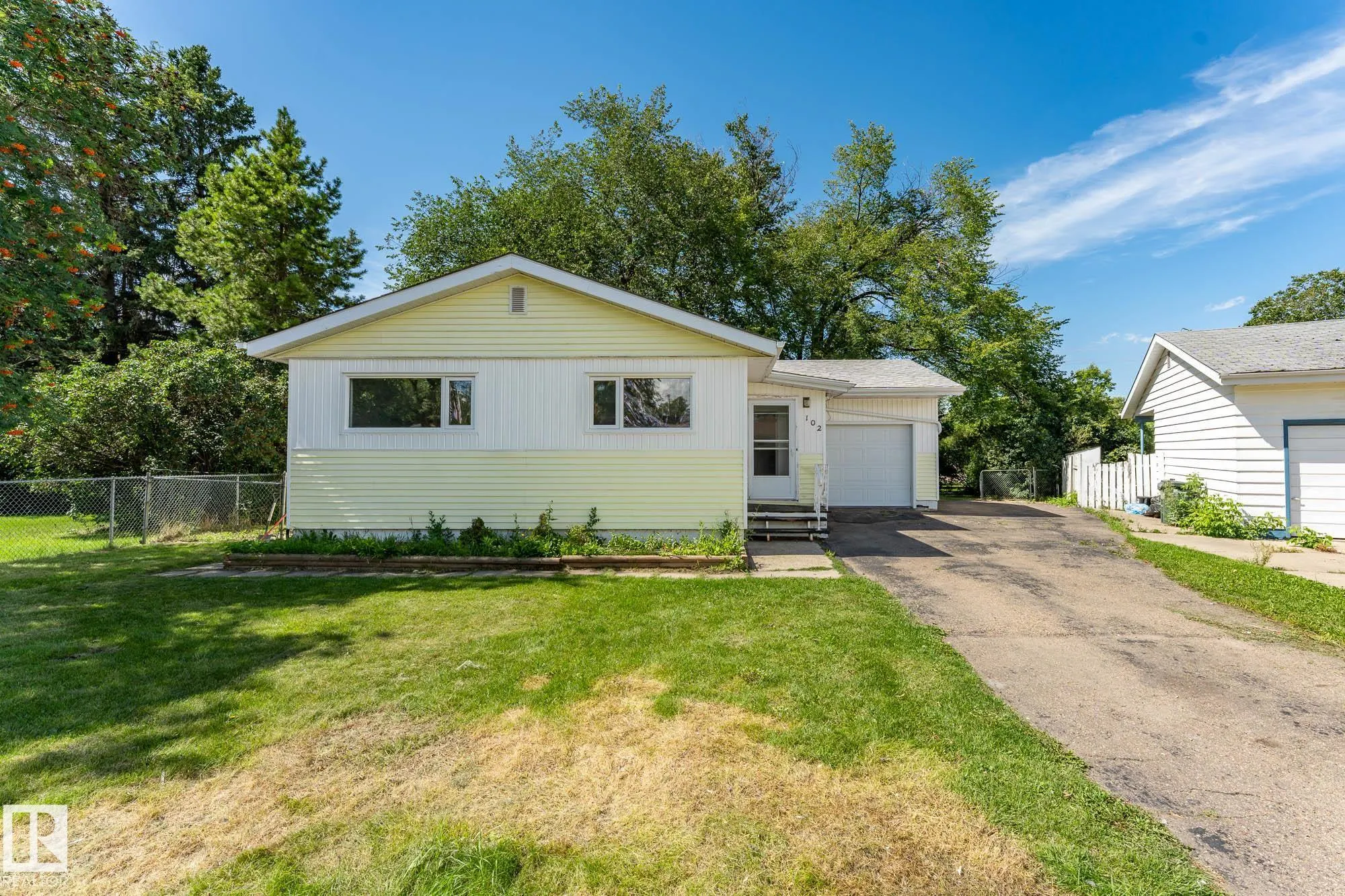102 MAPLE Court