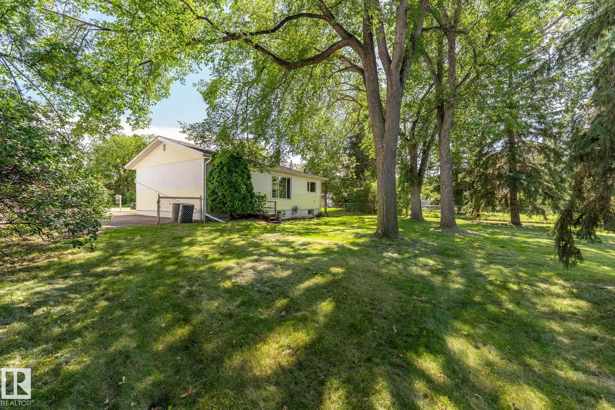 102 MAPLE Court