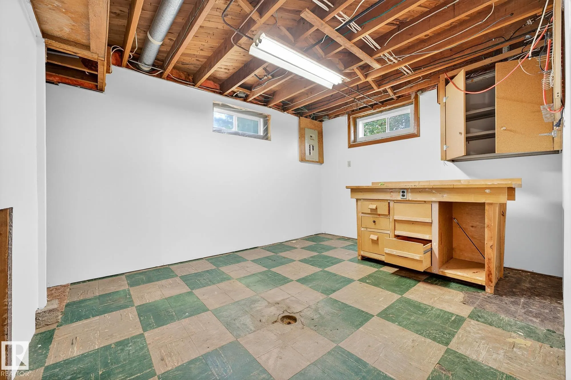 102 MAPLE Court