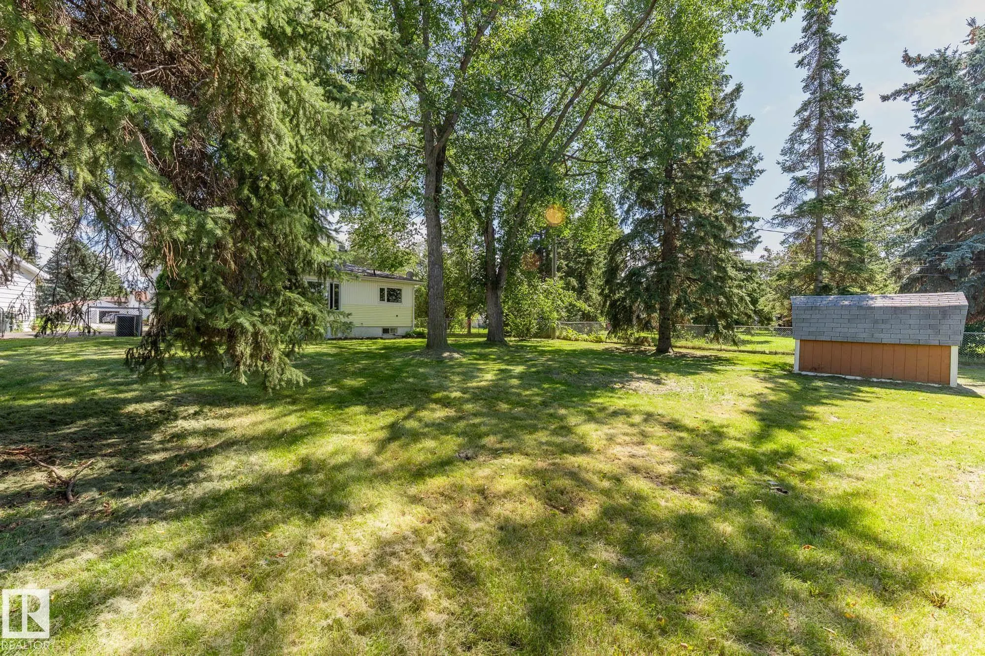 102 MAPLE Court
