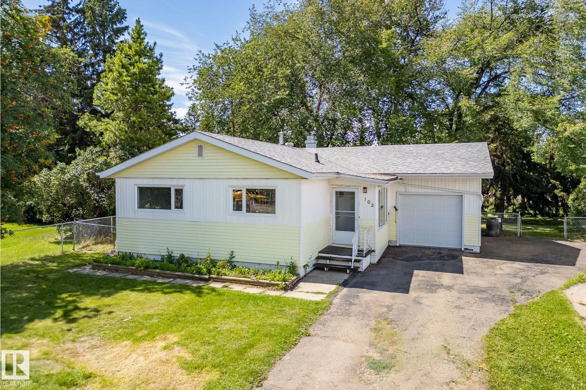 102 MAPLE Court
