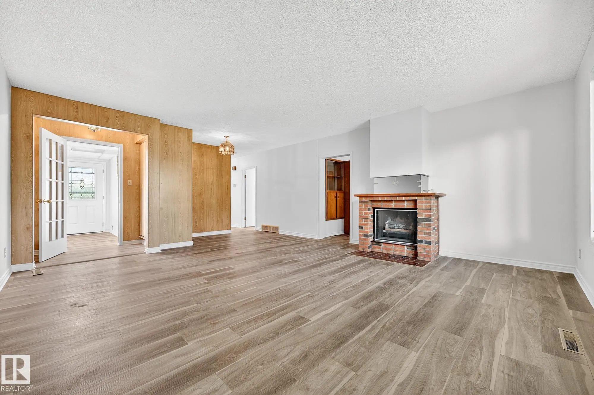 102 MAPLE Court