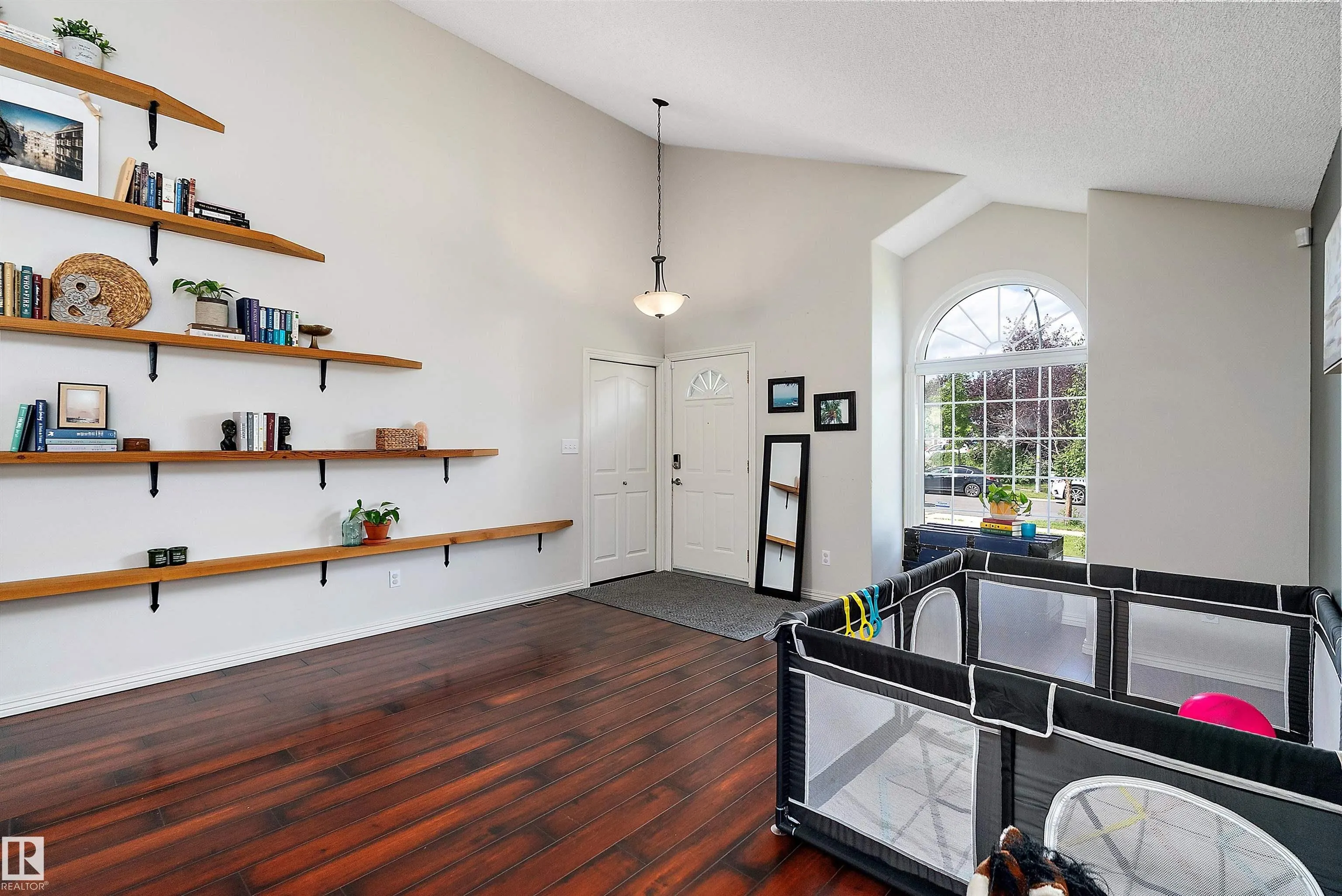 18 ORANGEWOOD Place