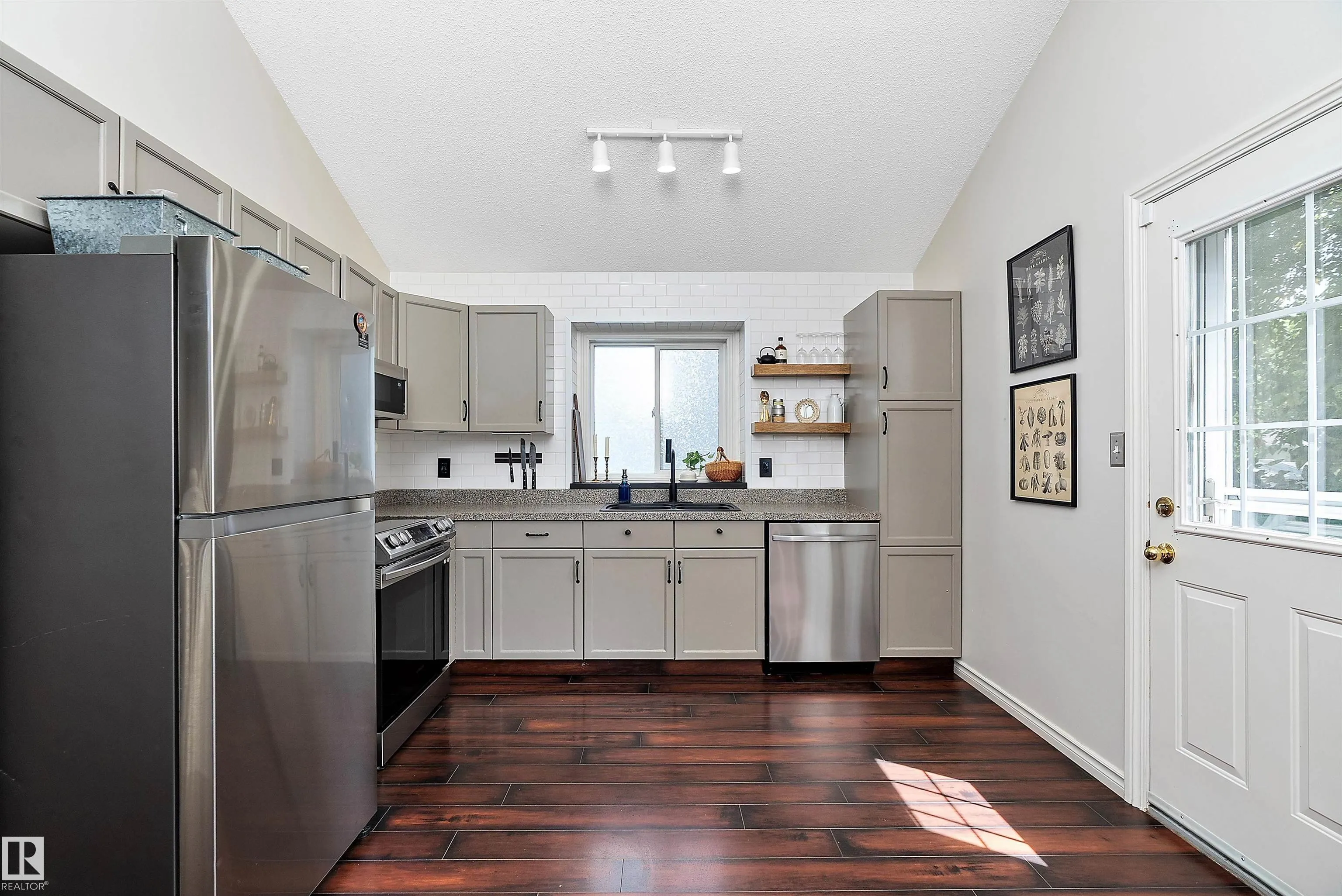 18 ORANGEWOOD Place