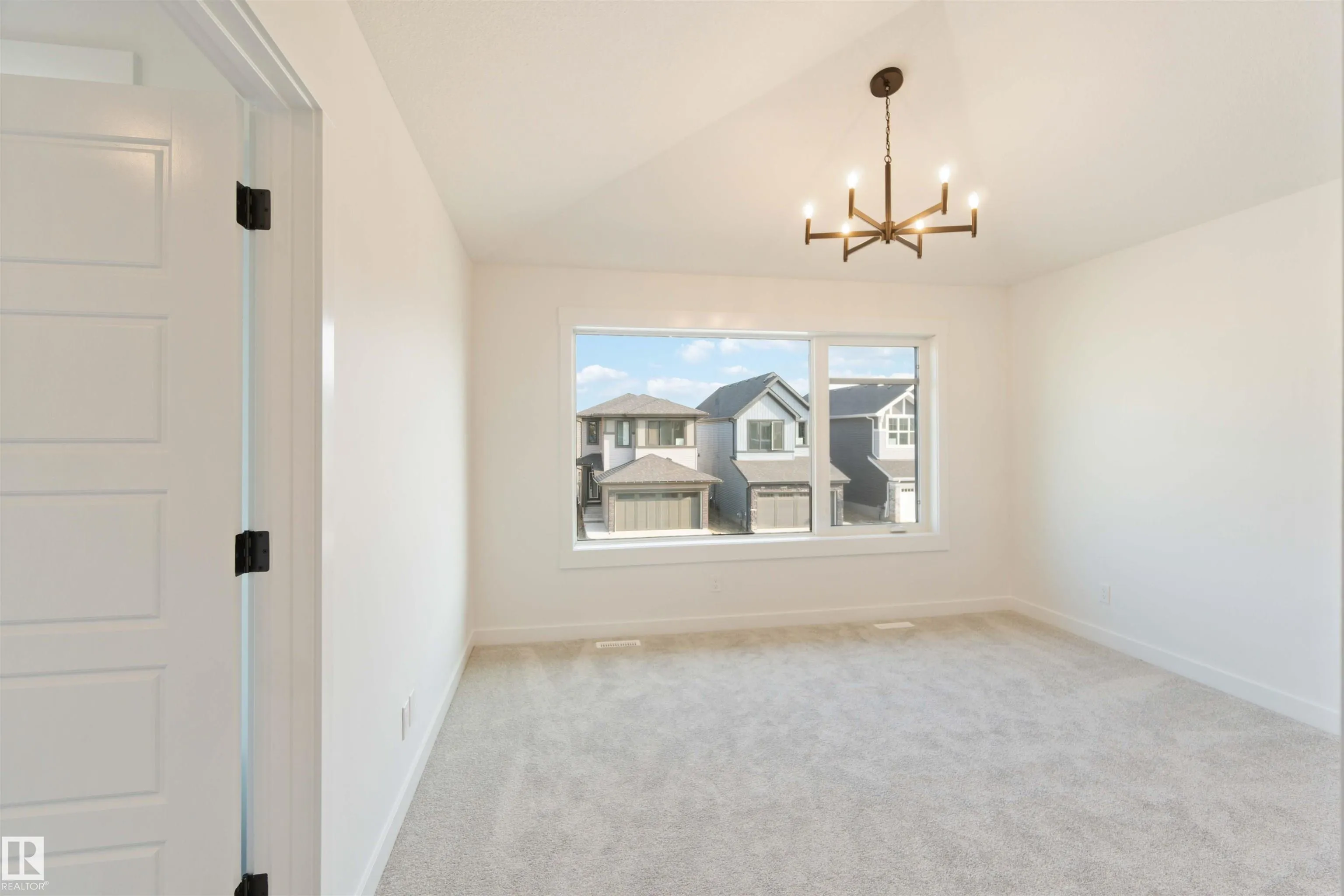 1110 Cristall Crescent