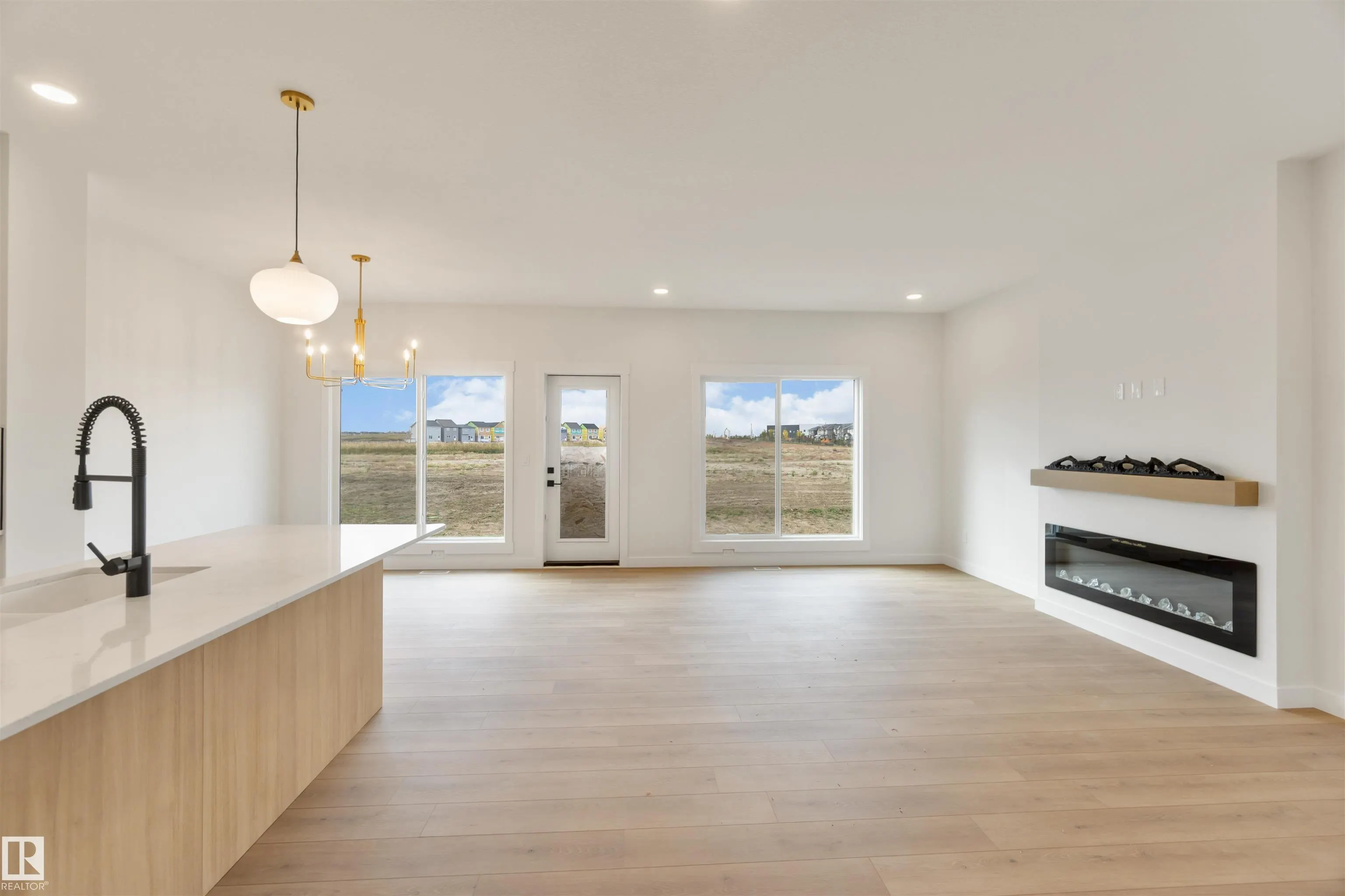 1114 cristall Crescent