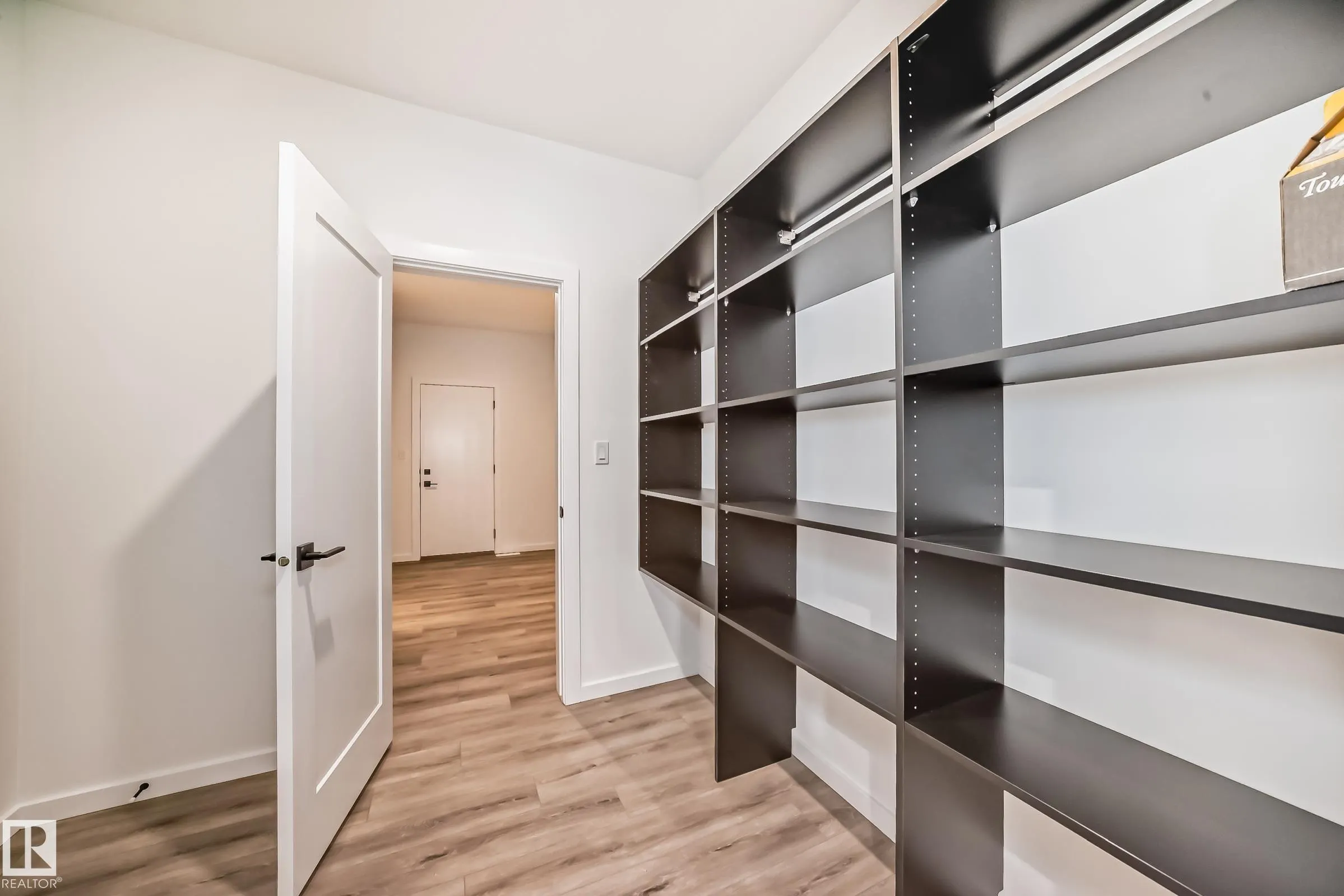 1401 AINSLIE Wynd