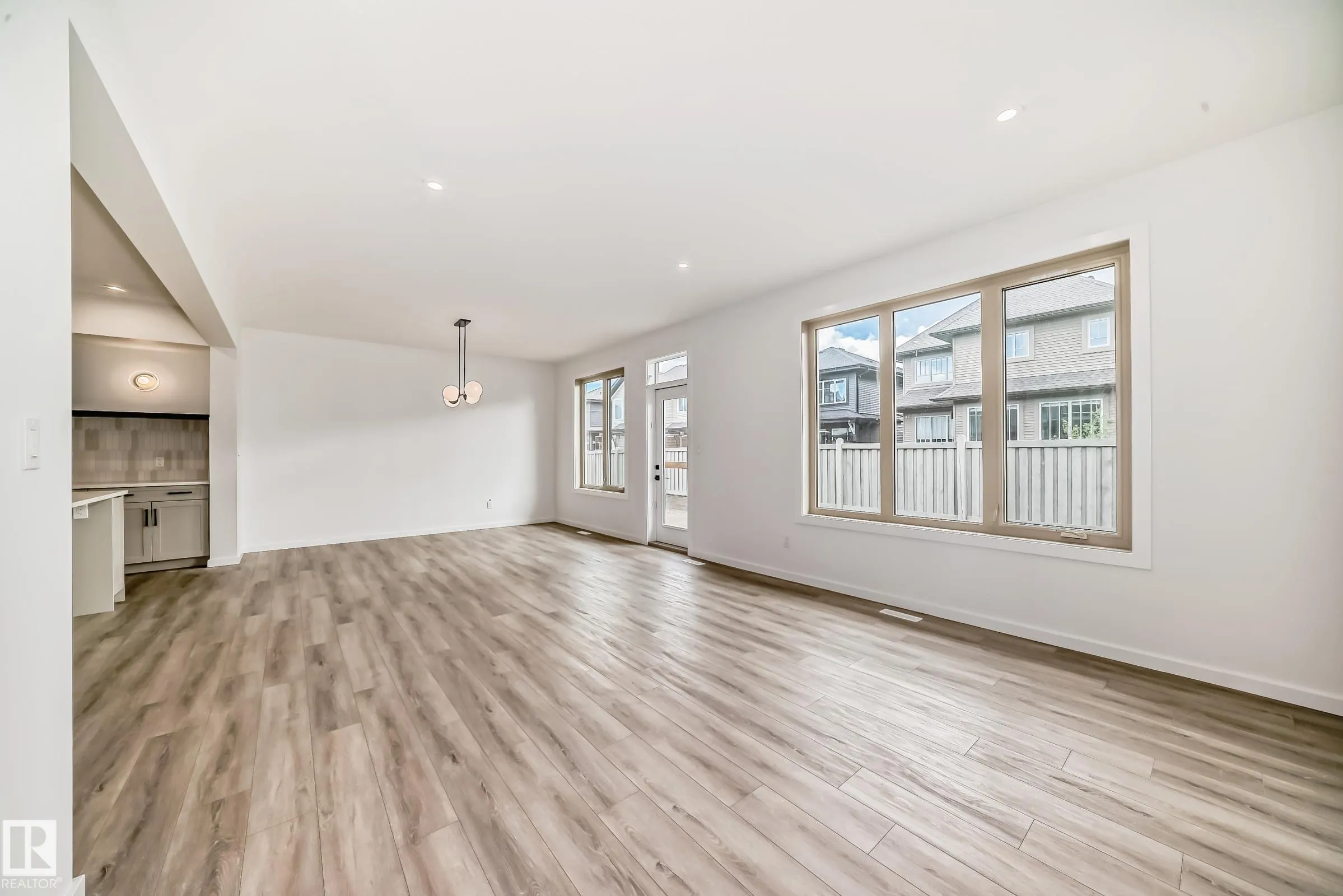 1401 AINSLIE Wynd