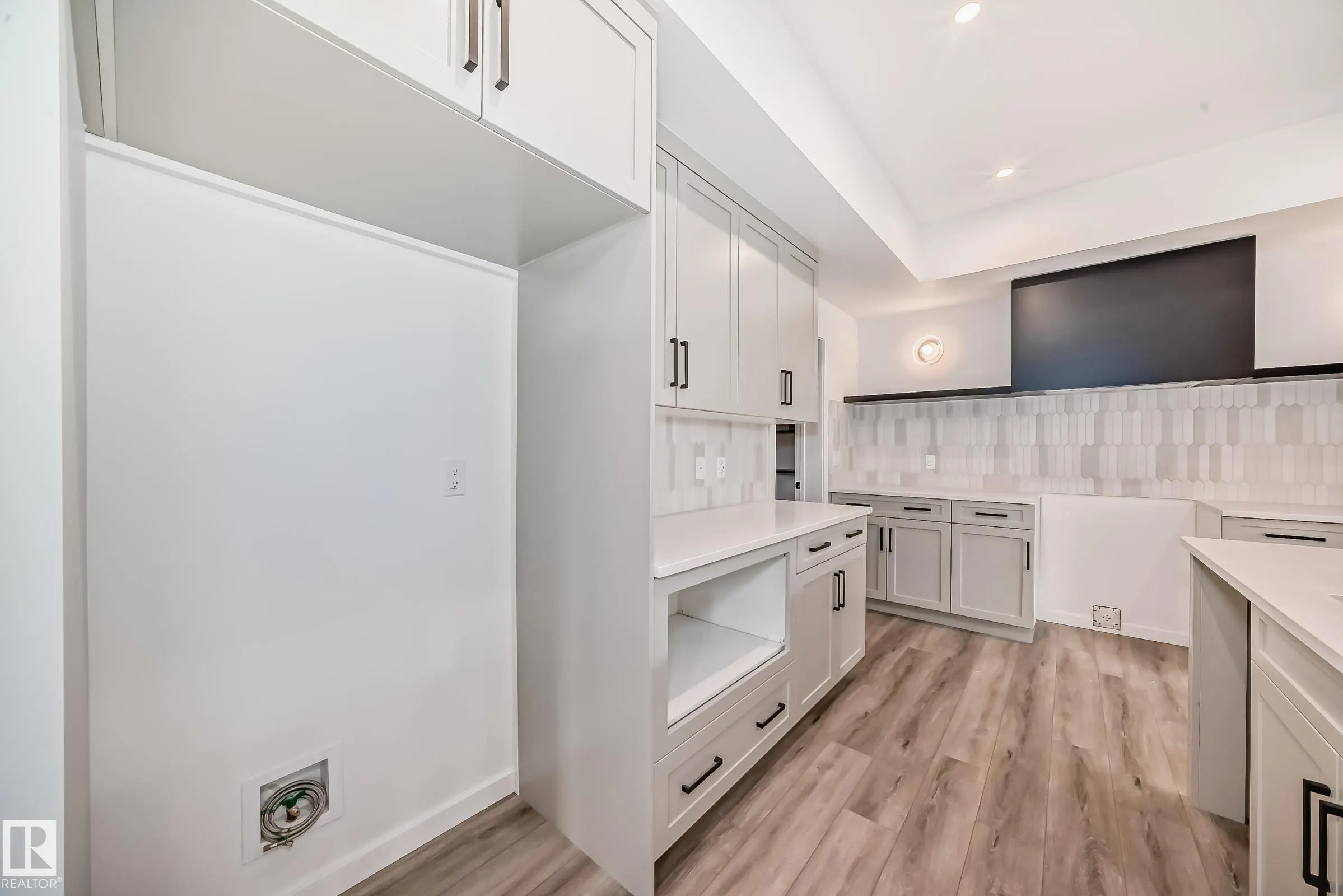 1401 AINSLIE Wynd