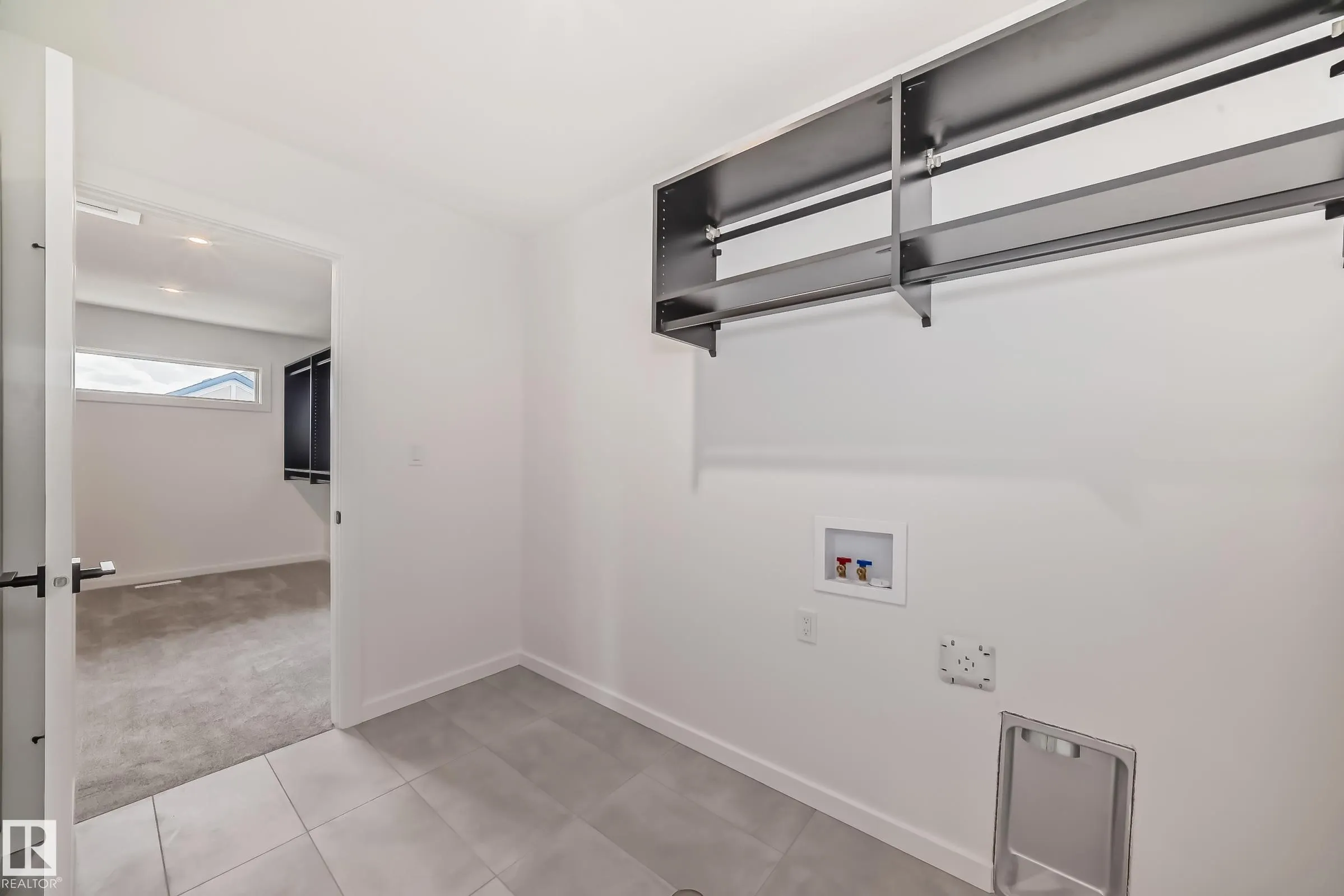 1401 AINSLIE Wynd