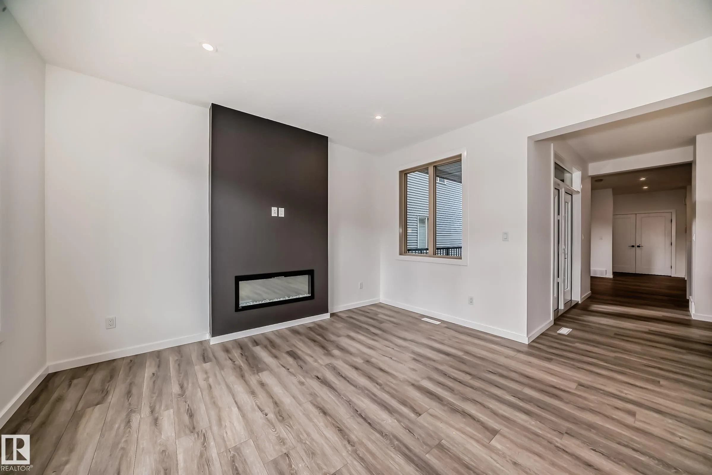 1401 AINSLIE Wynd