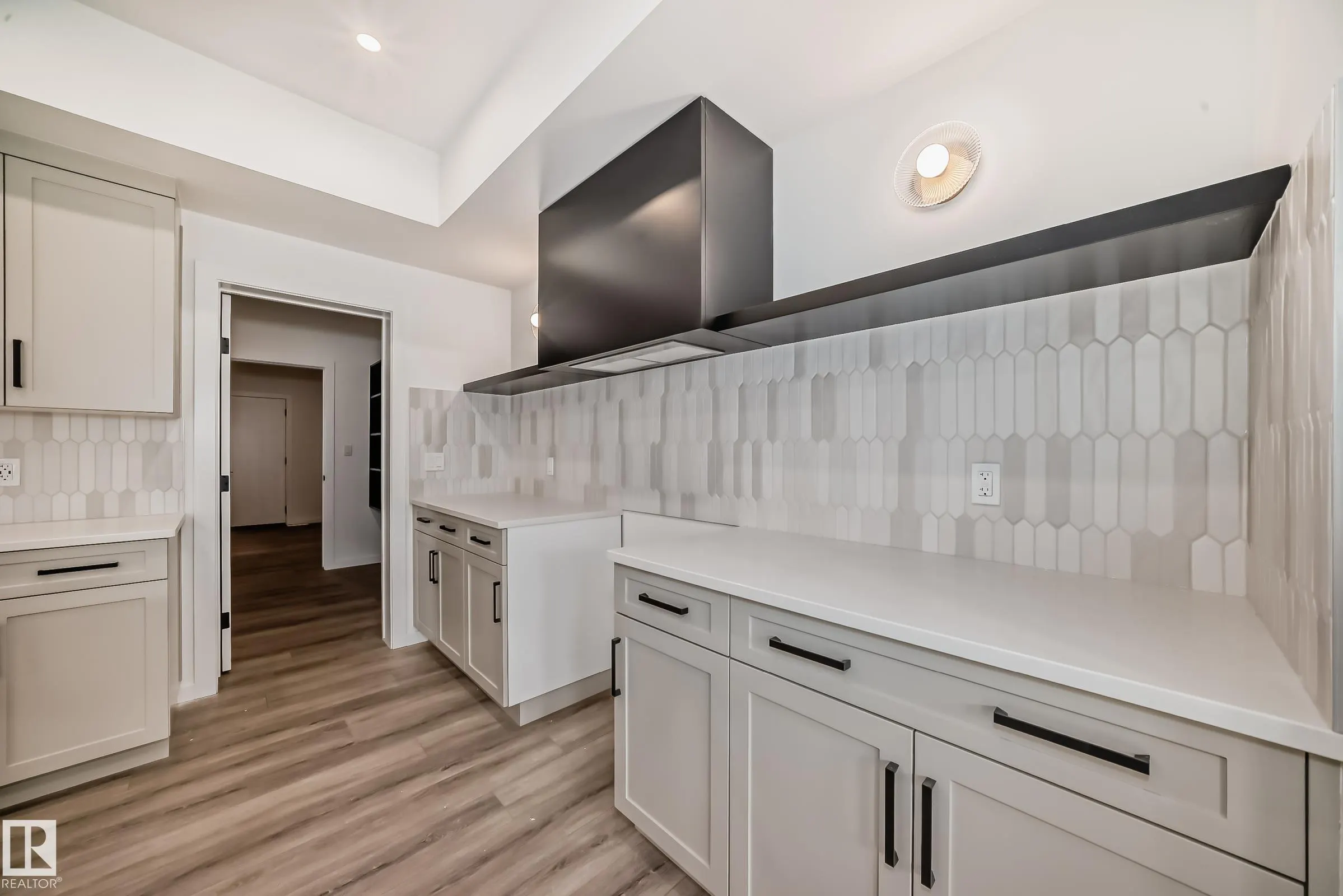 1401 AINSLIE Wynd