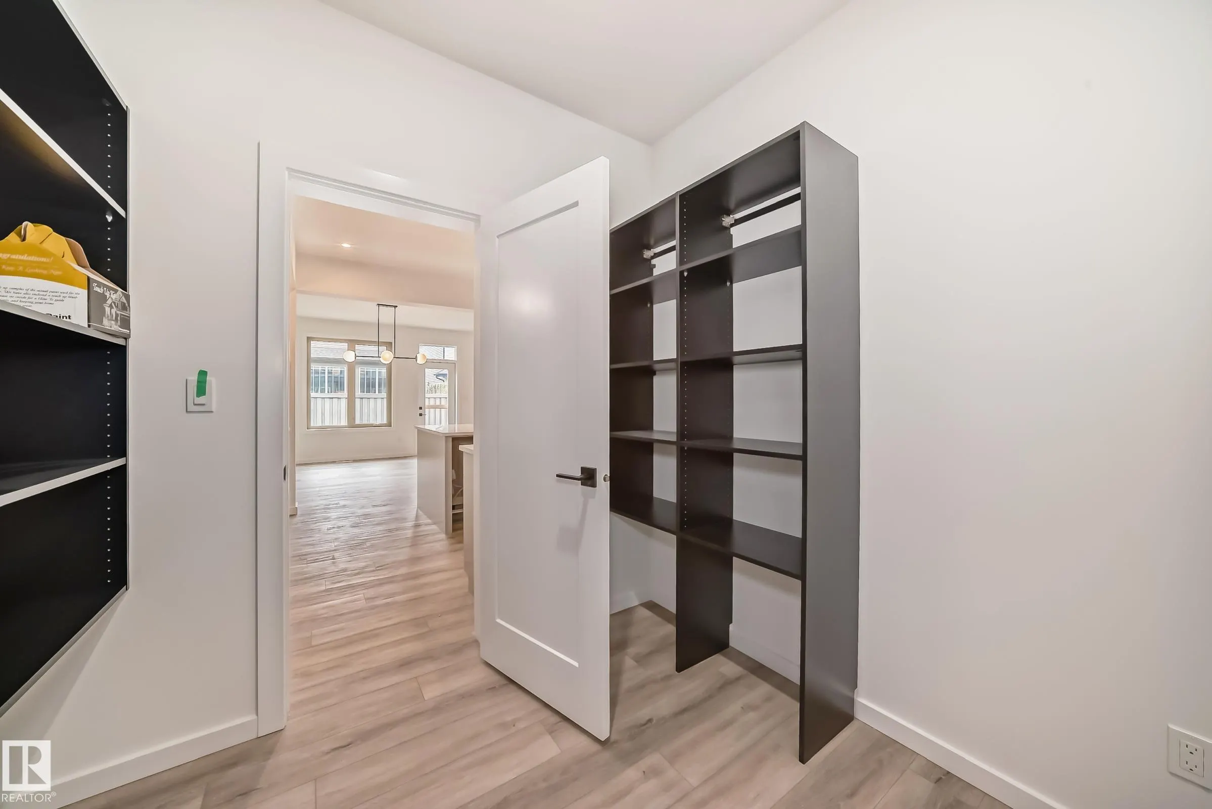 1401 AINSLIE Wynd