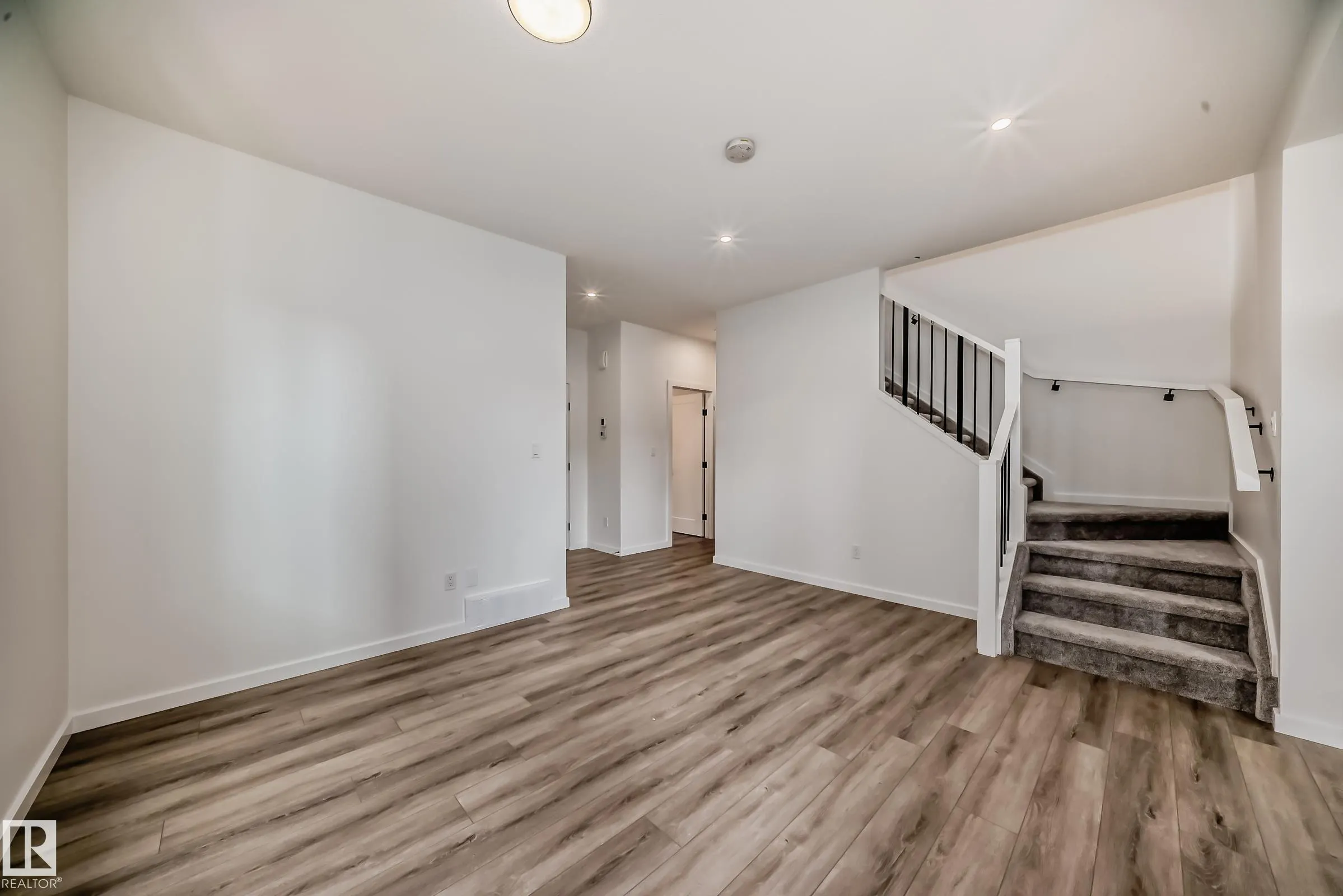 1401 AINSLIE Wynd