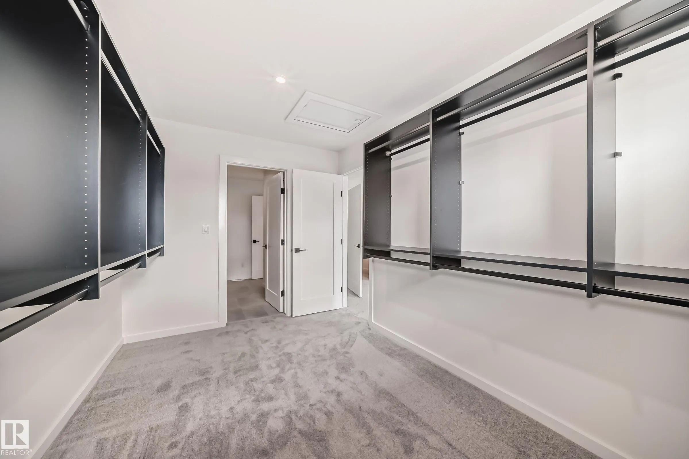 1401 AINSLIE Wynd