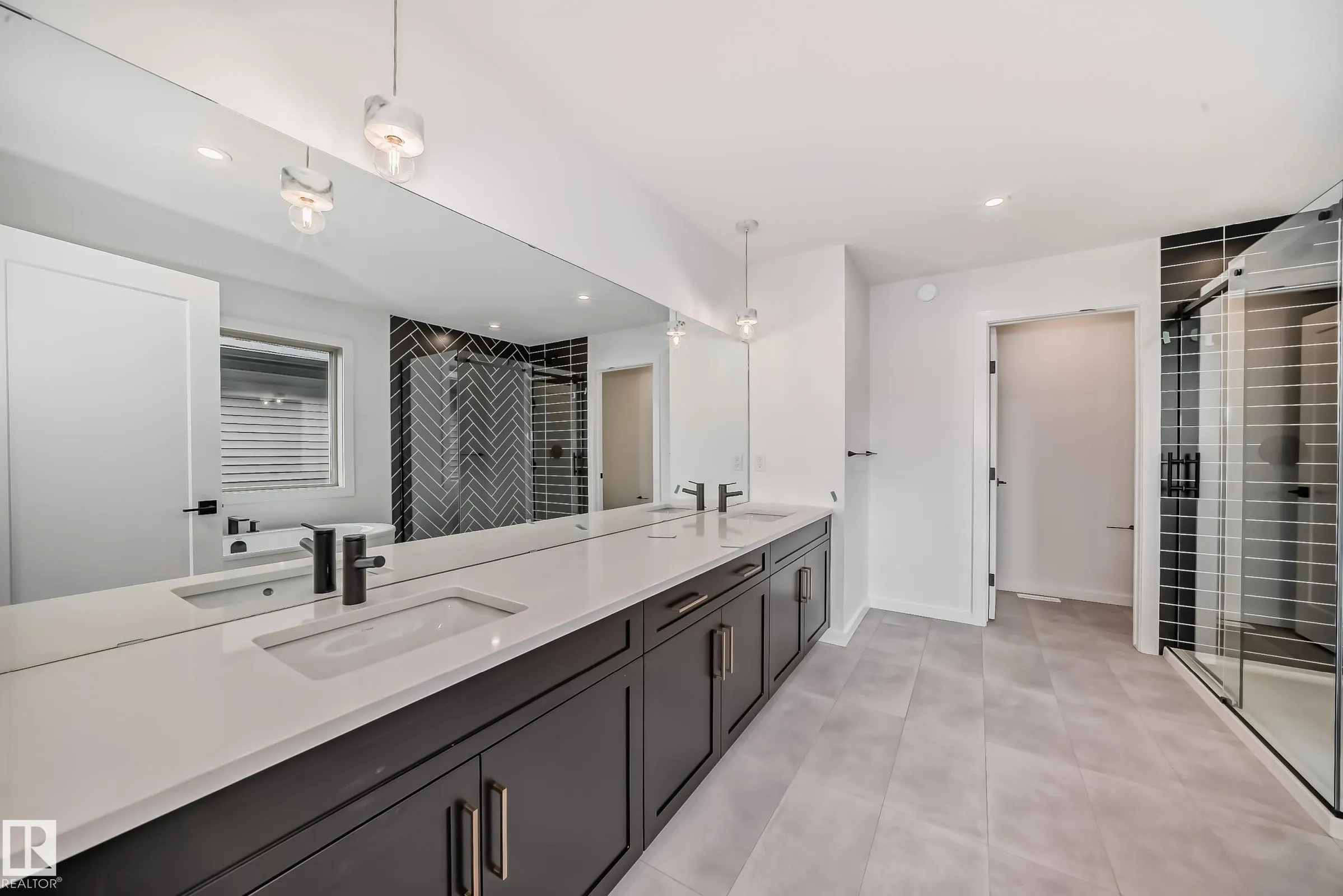 1401 AINSLIE Wynd