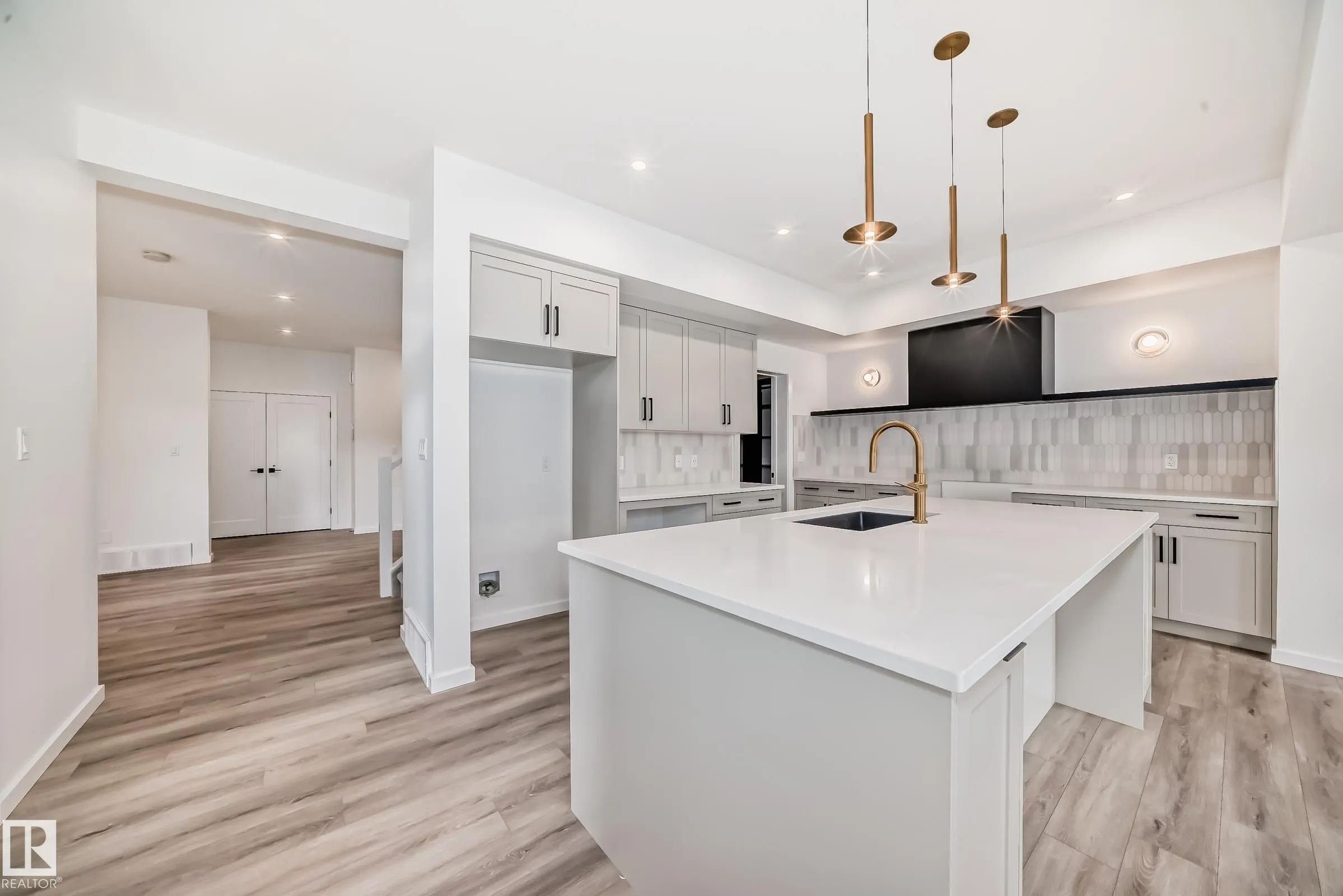 1401 AINSLIE Wynd