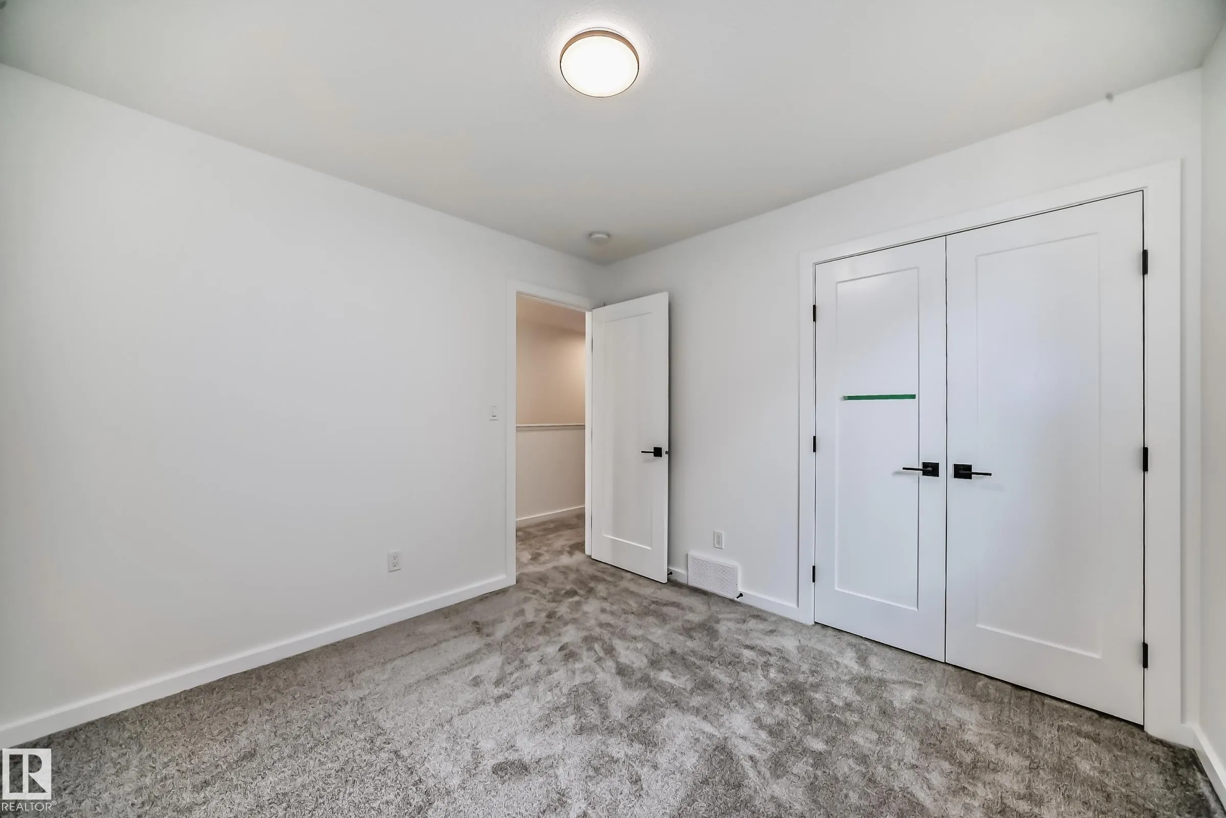 1401 AINSLIE Wynd