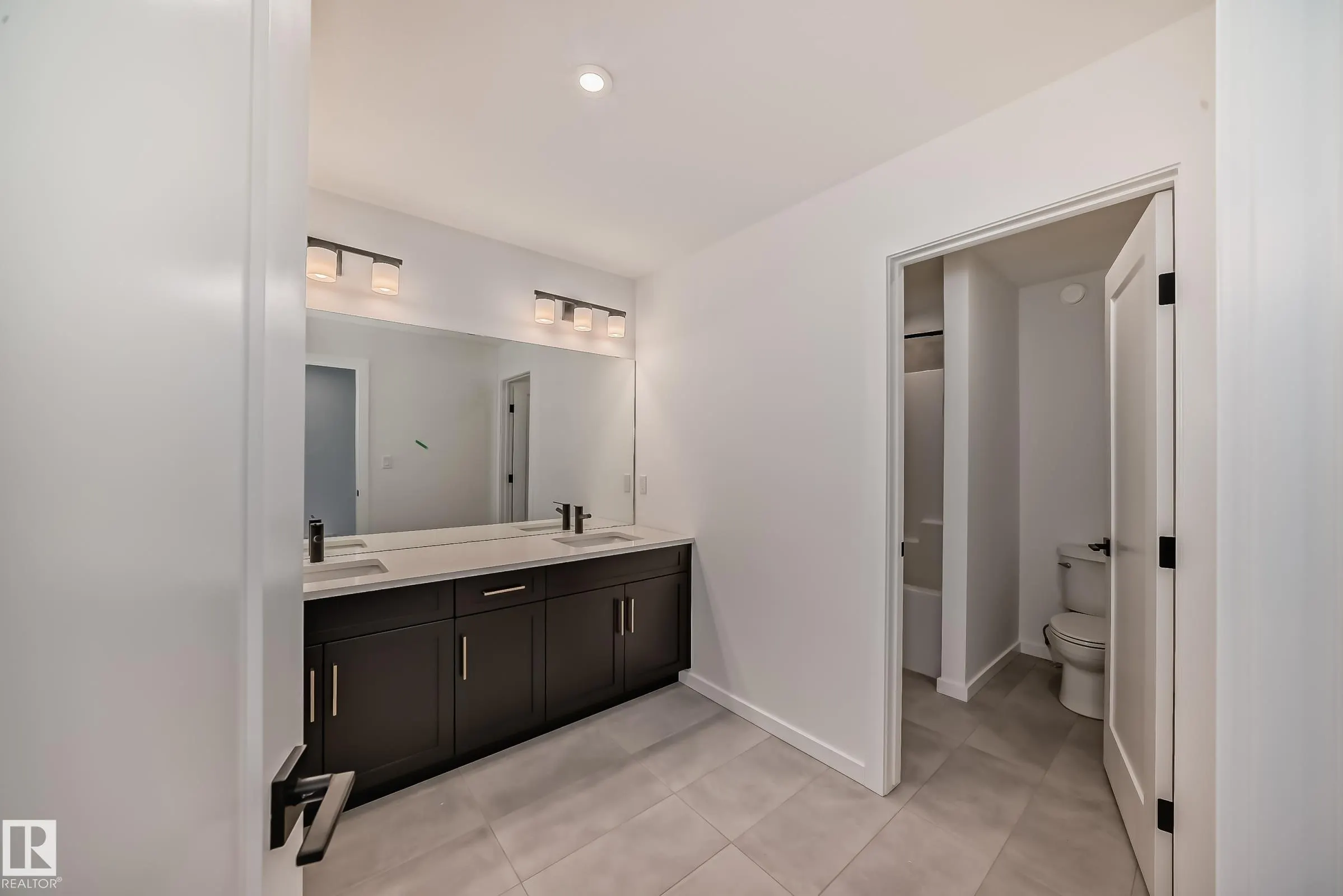 1401 AINSLIE Wynd