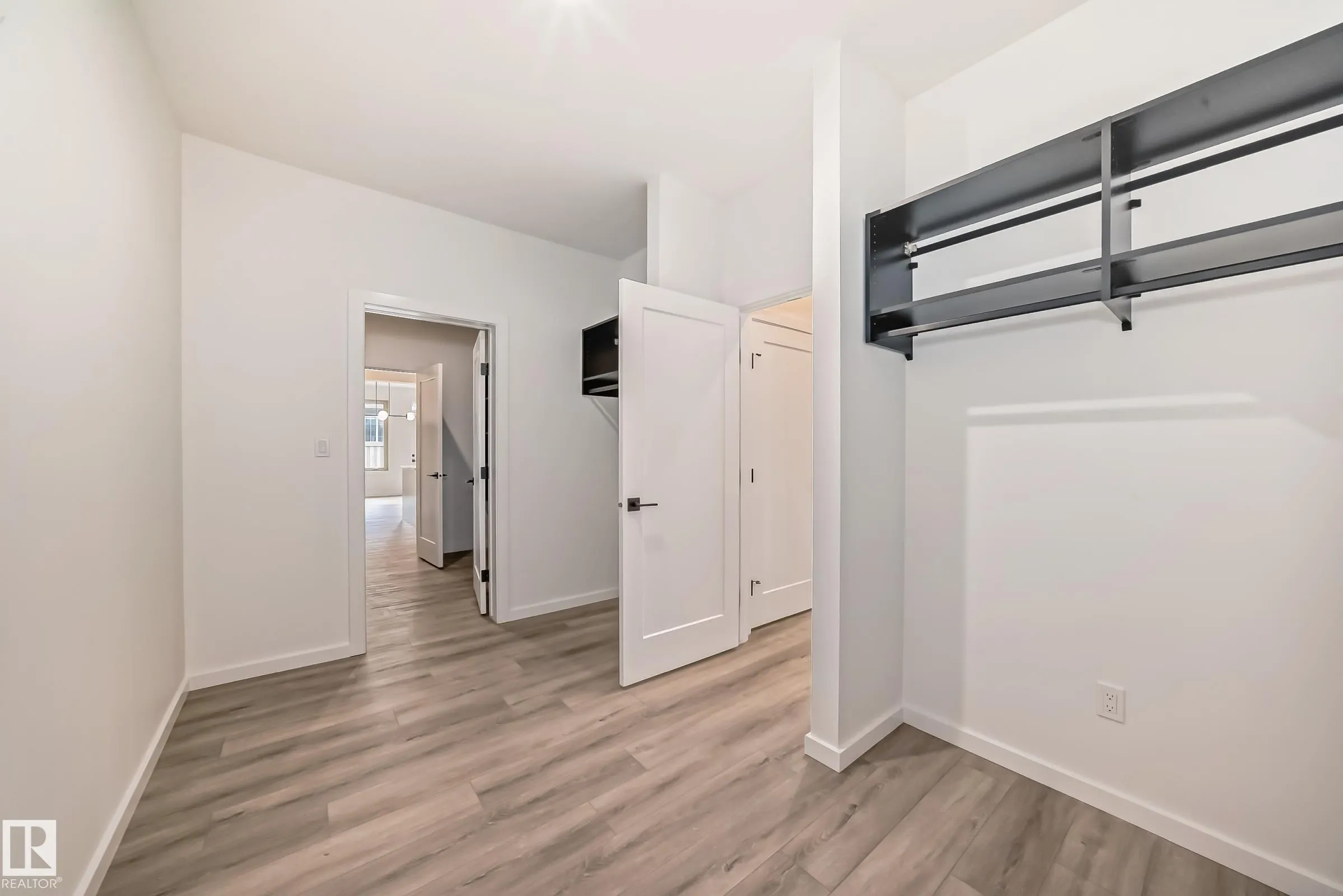 1401 AINSLIE Wynd