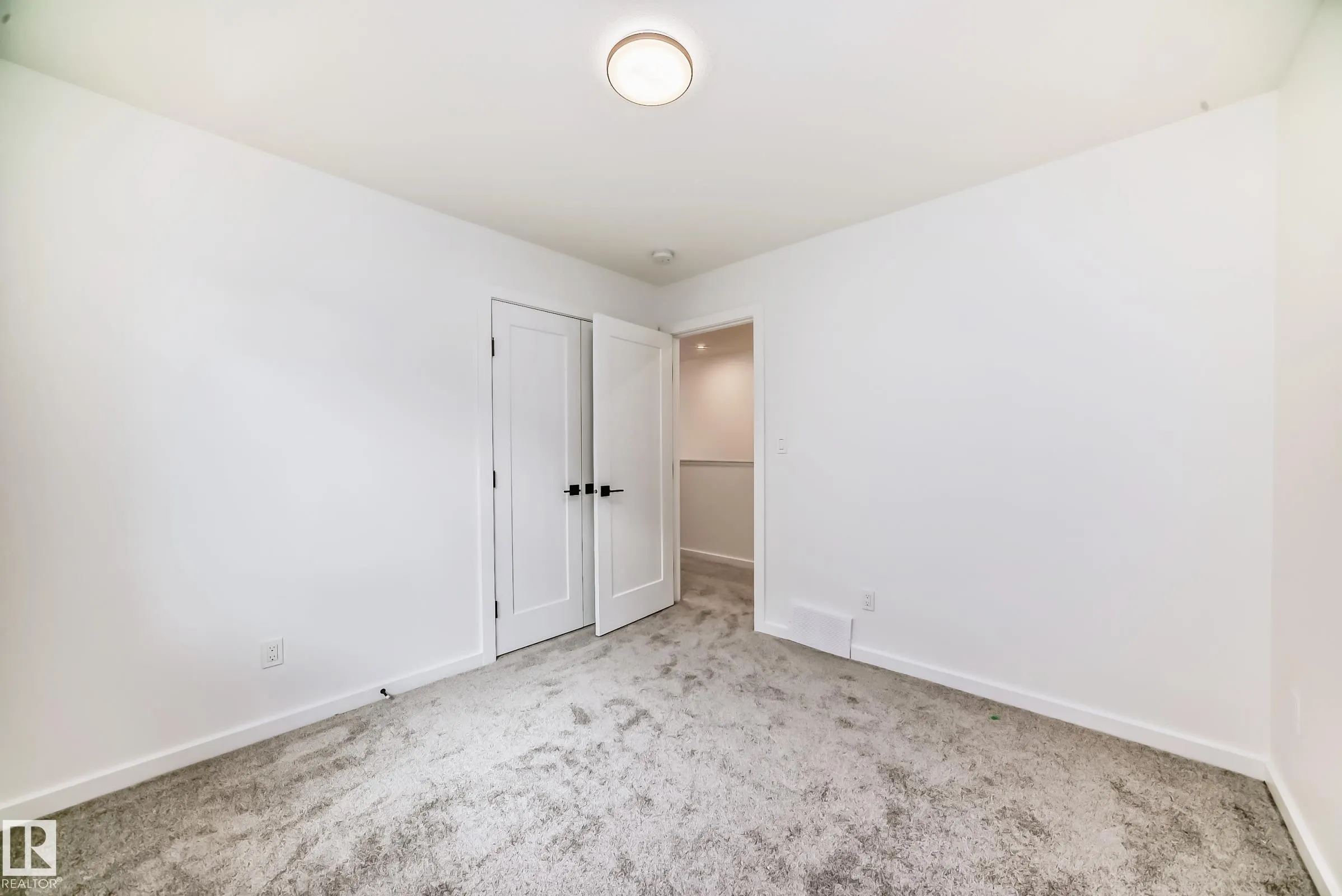 1401 AINSLIE Wynd